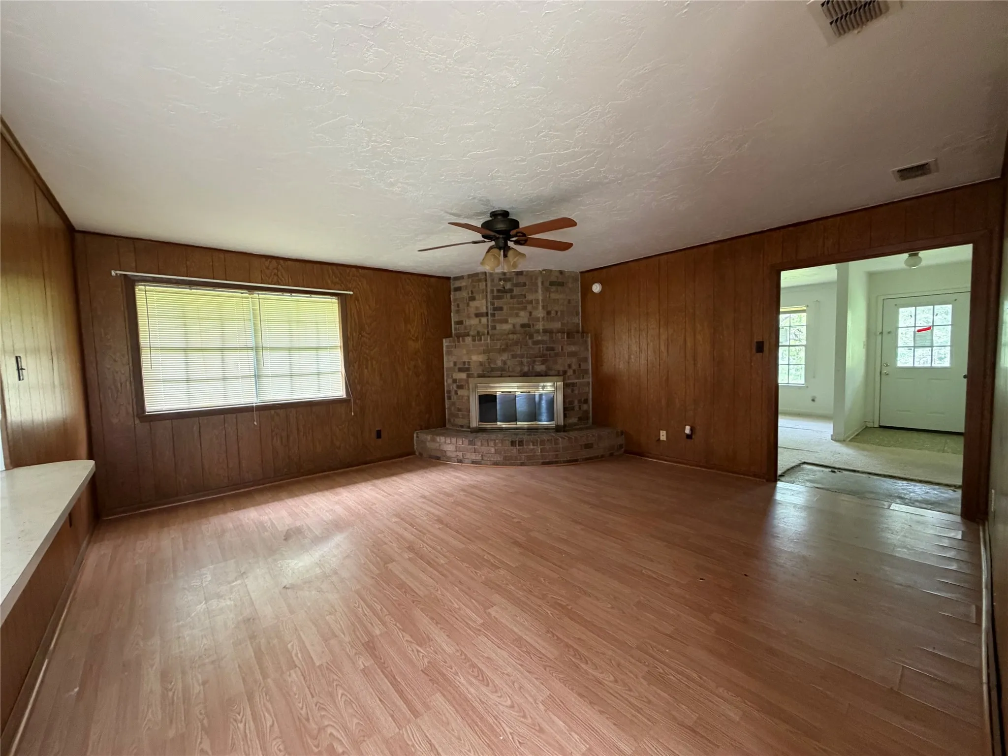 Single Family Residence For Sale in Houston County , 410 Fm 3313, Crockett, Texas 75835, 3 Bedroom, 2 Bathroom, Garage spaces, 1,992 Sqft, built in 1975, mls#21257131, Real Estate Agent in Crockett, Homes For Sale in Houston county, Homes For Sale in Crockett, Realtor in Crockett Texas, Real Estate Brokerage Independent Realty Texas, Luminita Cordes Realtor