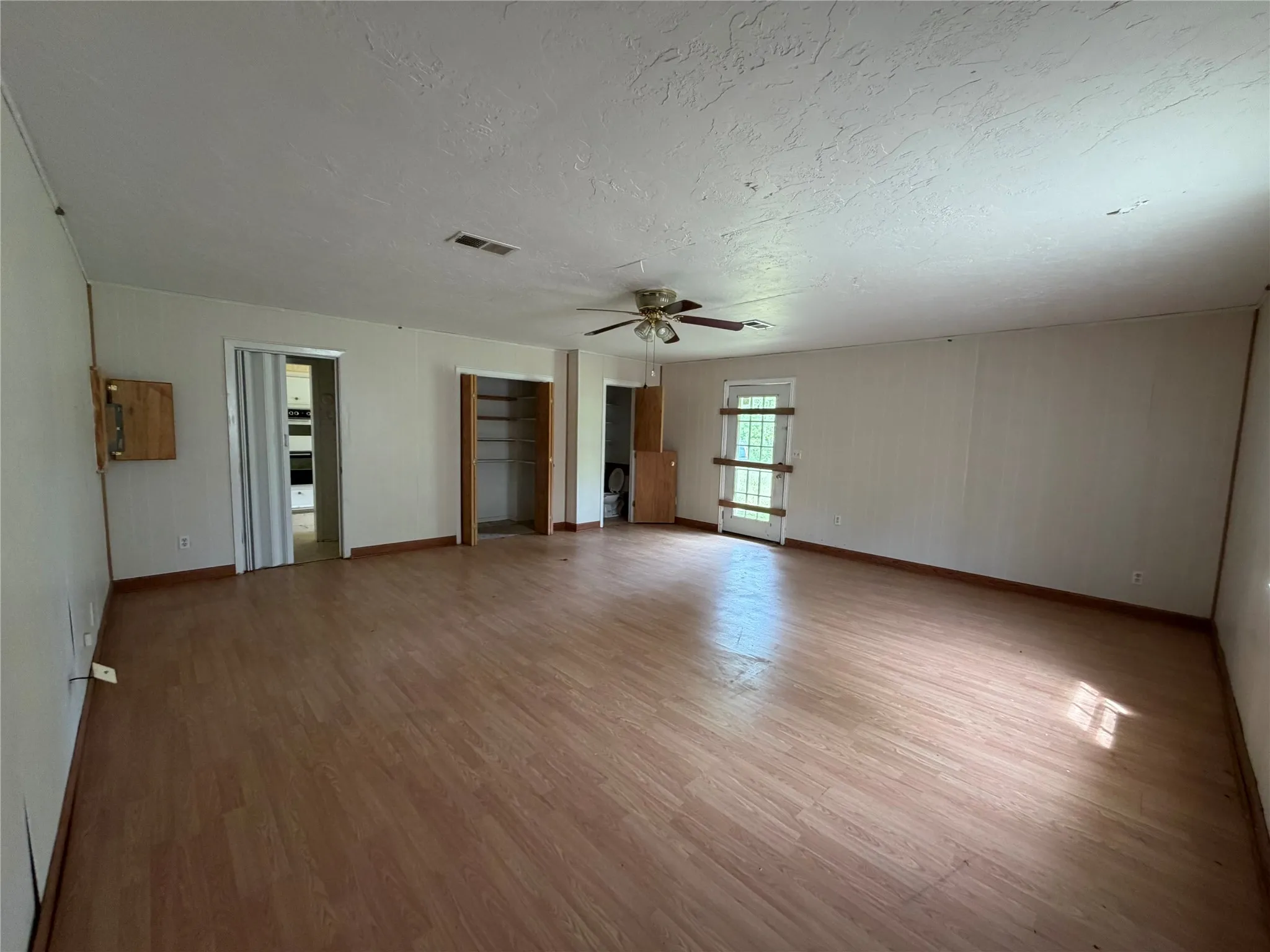 Single Family Residence For Sale in Houston County , 410 Fm 3313, Crockett, Texas 75835, 3 Bedroom, 2 Bathroom, Garage spaces, 1,992 Sqft, built in 1975, mls#21257131, Real Estate Agent in Crockett, Homes For Sale in Houston county, Homes For Sale in Crockett, Realtor in Crockett Texas, Real Estate Brokerage Independent Realty Texas, Luminita Cordes Realtor