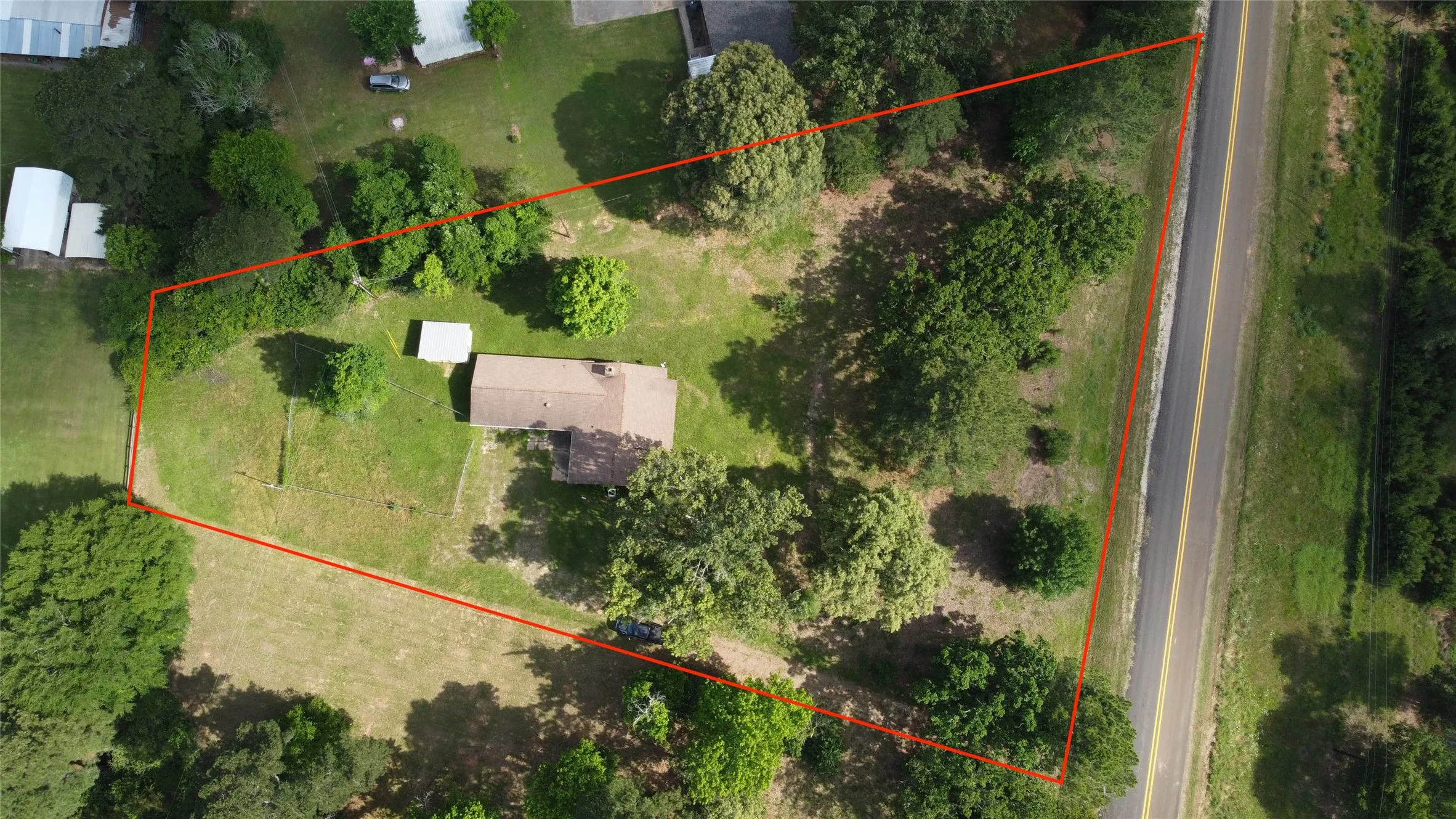 Single Family Residence For Sale in Houston County , 410 Fm 3313, Crockett, Texas 75835, 3 Bedroom, 2 Bathroom, Garage spaces, 1,992 Sqft, built in 1975, mls#21257131, Real Estate Agent in Crockett, Homes For Sale in Houston county, Homes For Sale in Crockett, Realtor in Crockett Texas, Real Estate Brokerage Independent Realty Texas, Luminita Cordes Realtor