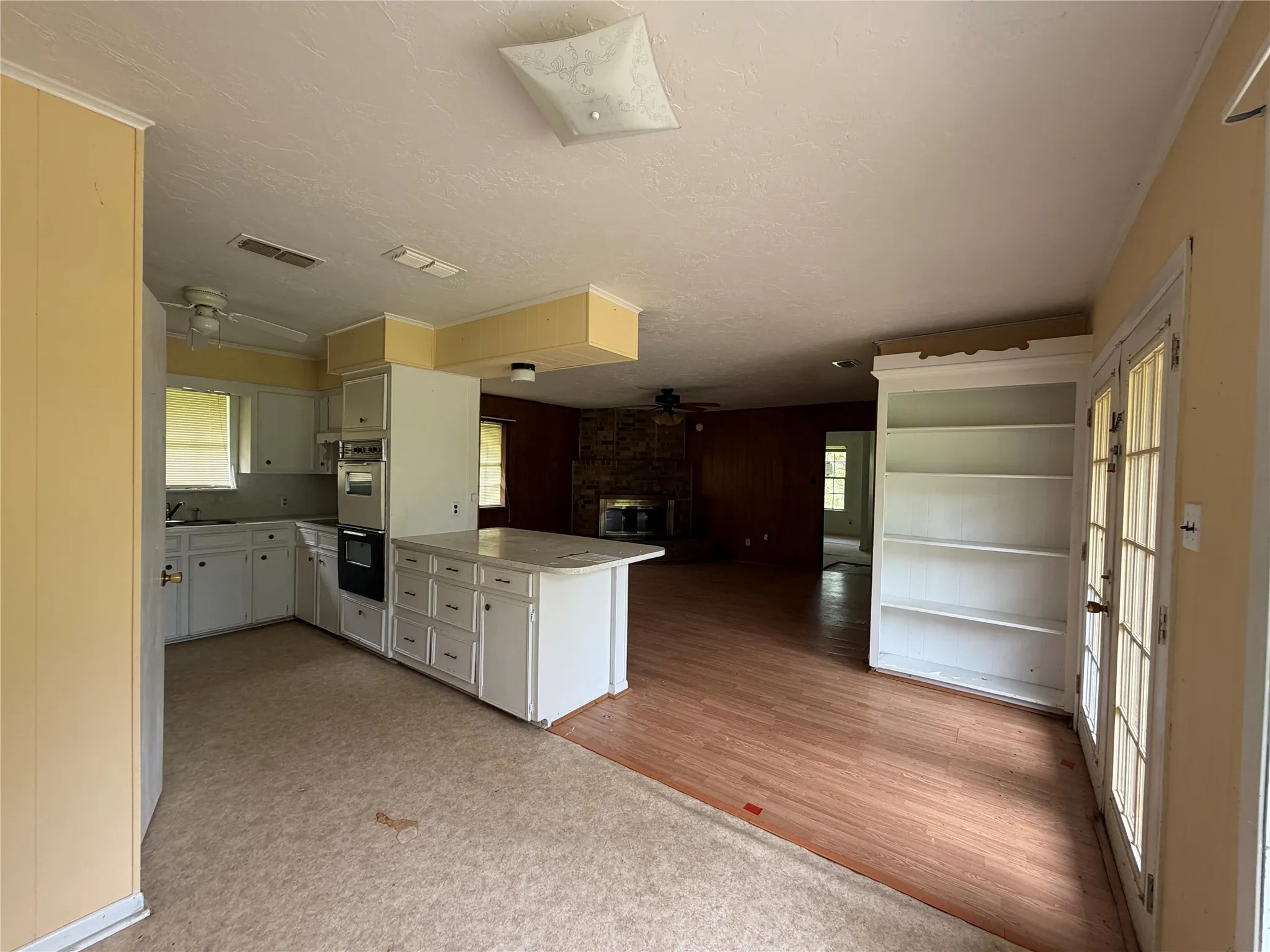 Single Family Residence For Sale in Houston County , 410 Fm 3313, Crockett, Texas 75835, 3 Bedroom, 2 Bathroom, Garage spaces, 1,992 Sqft, built in 1975, mls#21257131, Real Estate Agent in Crockett, Homes For Sale in Houston county, Homes For Sale in Crockett, Realtor in Crockett Texas, Real Estate Brokerage Independent Realty Texas, Luminita Cordes Realtor