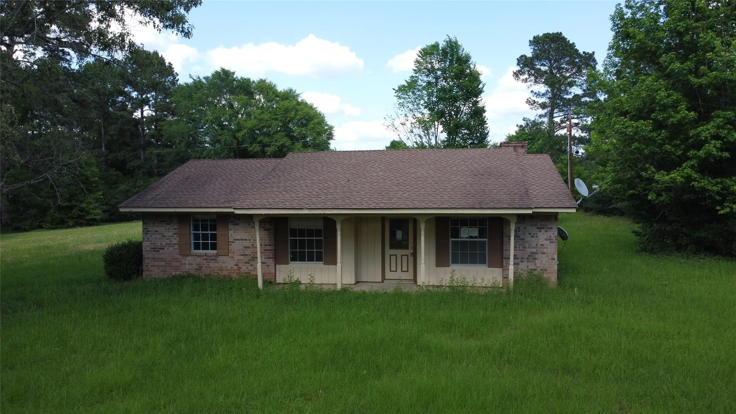 Single Family Residence For Sale in Houston County , 410 Fm 3313, Crockett, Texas 75835, 3 Bedroom, 2 Bathroom, Garage spaces, 1,992 Sqft, built in 1975, mls#21257131, Real Estate Agent in Crockett, Homes For Sale in Houston county, Homes For Sale in Crockett, Realtor in Crockett Texas, Real Estate Brokerage Independent Realty Texas, Luminita Cordes Realtor