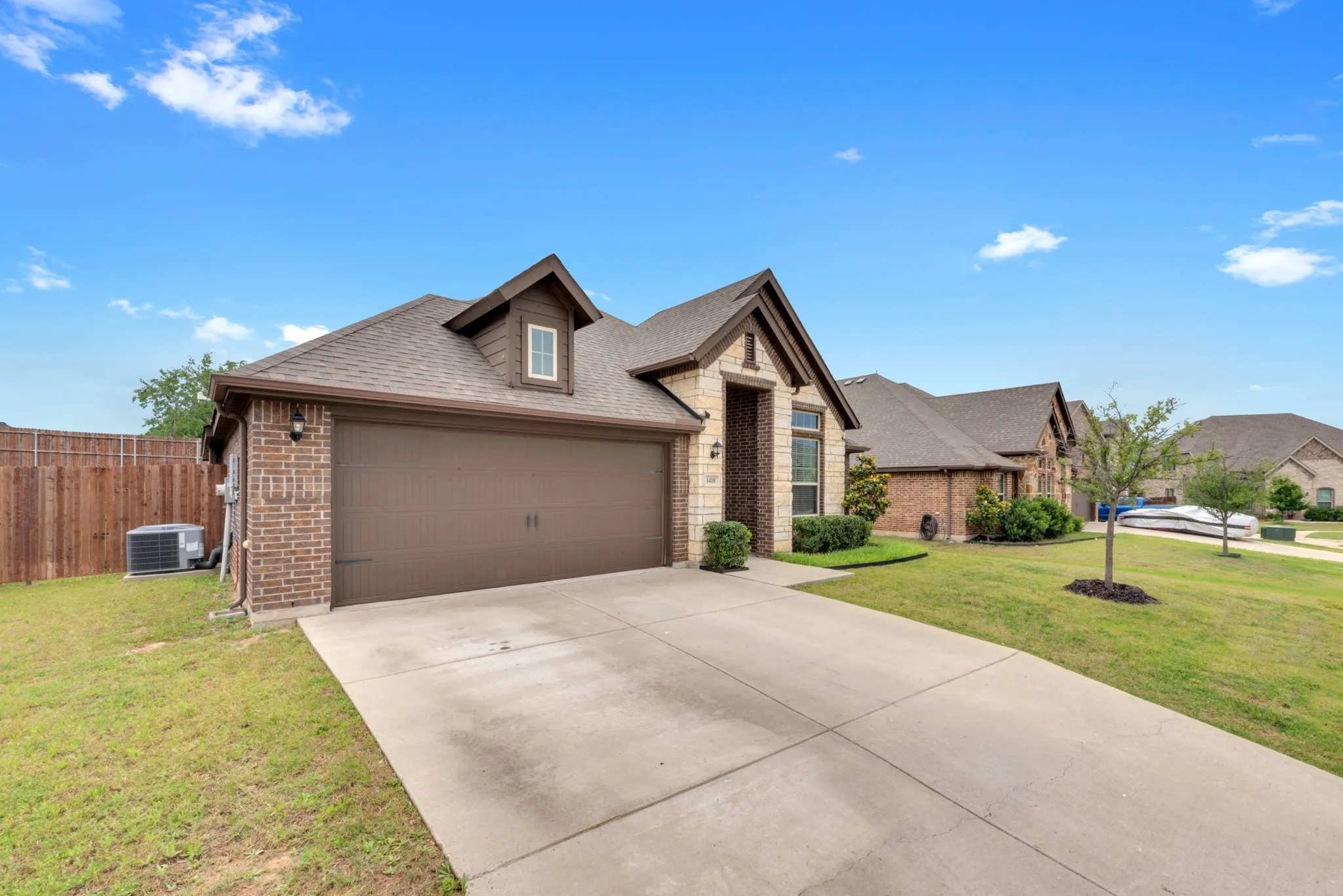 Single Family Residence For Sale in Denton County , 1418 Wagon Wheel Way, Krum, Texas 76249, 3 Bedroom, 2 Bathroom, 2 Garage spaces, 1,964 Sqft, built in 2019, mls#21256089, Real Estate Agent in Krum, Homes For Sale in Denton county, Homes For Sale in Krum, Realtor in Krum Texas, Real Estate Brokerage Independent Realty Texas, Luminita Cordes Realtor