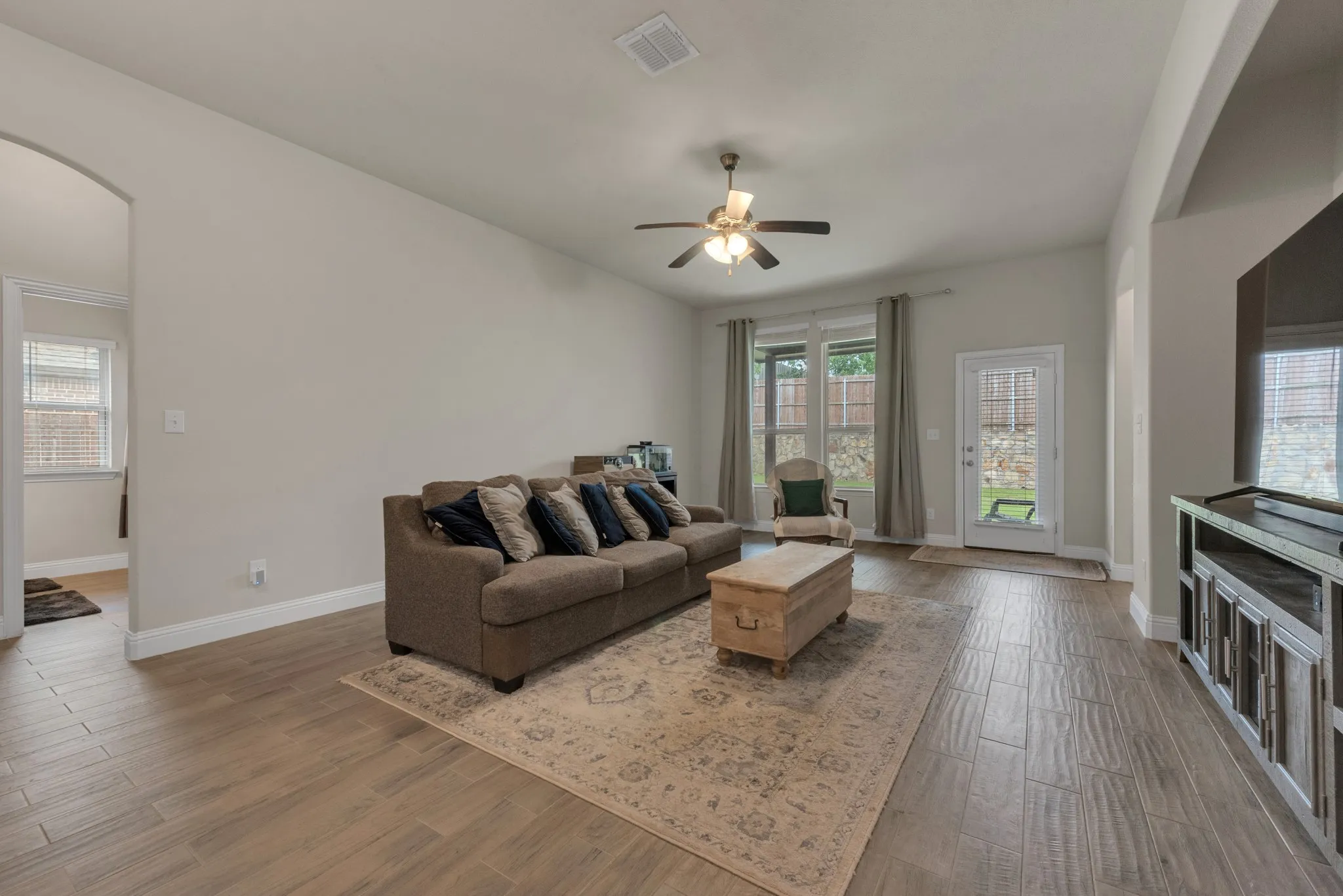 Single Family Residence For Sale in Denton County , 1418 Wagon Wheel Way, Krum, Texas 76249, 3 Bedroom, 2 Bathroom, 2 Garage spaces, 1,964 Sqft, built in 2019, mls#21256089, Real Estate Agent in Krum, Homes For Sale in Denton county, Homes For Sale in Krum, Realtor in Krum Texas, Real Estate Brokerage Independent Realty Texas, Luminita Cordes Realtor