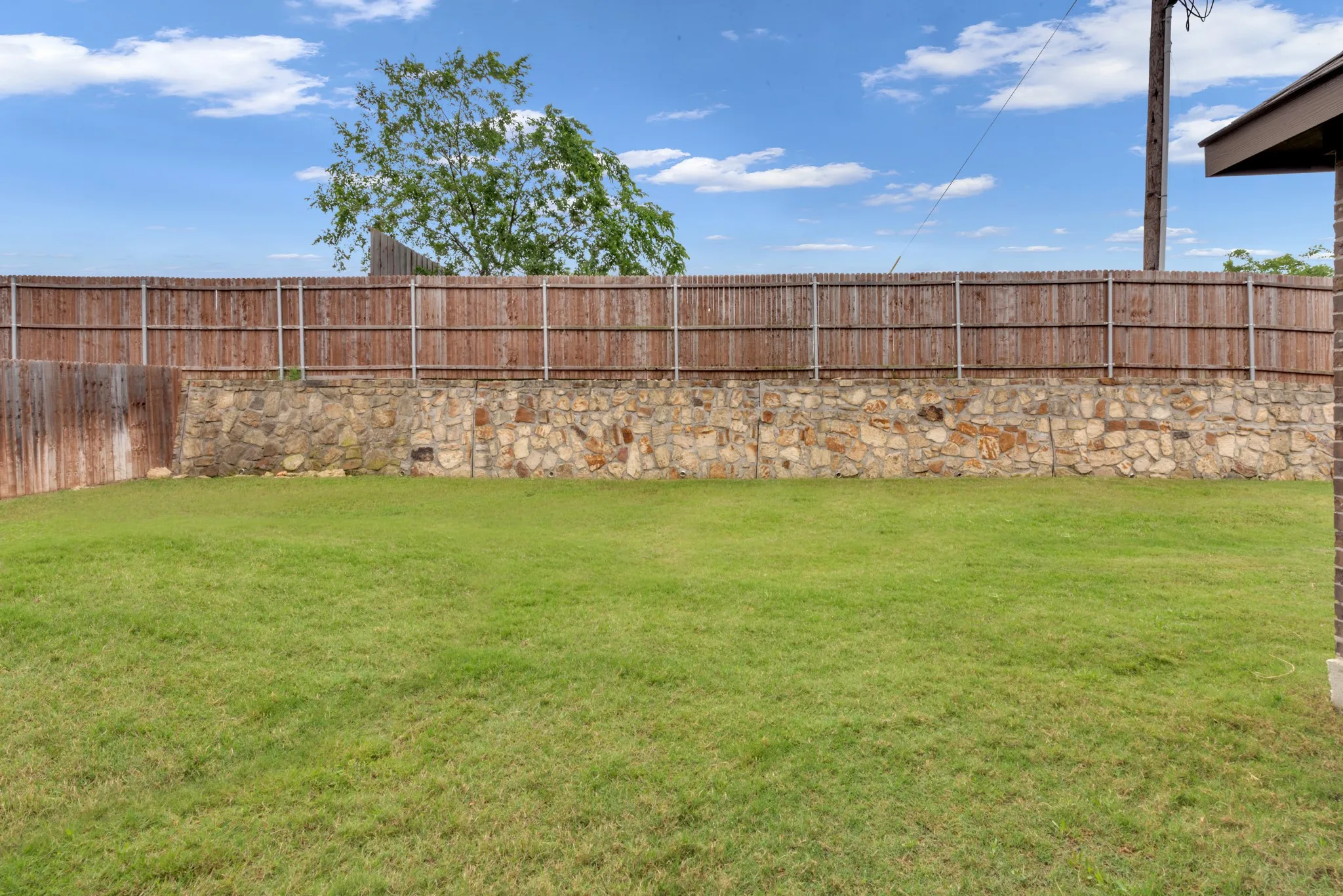 Single Family Residence For Sale in Denton County , 1418 Wagon Wheel Way, Krum, Texas 76249, 3 Bedroom, 2 Bathroom, 2 Garage spaces, 1,964 Sqft, built in 2019, mls#21256089, Real Estate Agent in Krum, Homes For Sale in Denton county, Homes For Sale in Krum, Realtor in Krum Texas, Real Estate Brokerage Independent Realty Texas, Luminita Cordes Realtor