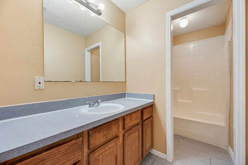Single Family Residence For Sale in Dallas County , 1019 Balkan Drive, Lancaster, Texas 75134, 4 Bedrooms, 2 Bathrooms, 2 Garage spaces, 1,747 Sqft, built in 2002, Preowned, Price $284,900, mls#21256301, Real Estate Agent in Lancaster, Homes For Sale in Dallas county, Homes For Sale in Lancaster, Realtor in Lancaster Texas, Real Estate Brokerage Independent Realty Texas, Luminita Cordes Realtor