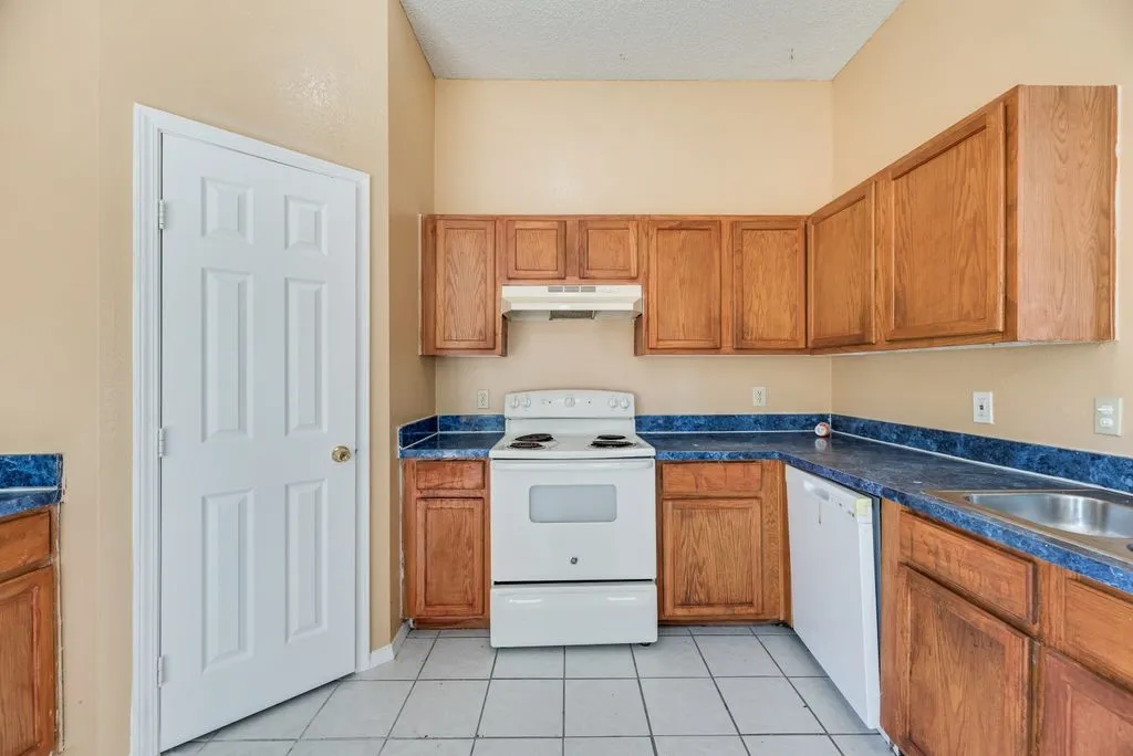 Single Family Residence For Sale in Dallas County , 1019 Balkan Drive, Lancaster, Texas 75134, 4 Bedrooms, 2 Bathrooms, 2 Garage spaces, 1,747 Sqft, built in 2002, Preowned, Price $284,900, mls#21256301, Real Estate Agent in Lancaster, Homes For Sale in Dallas county, Homes For Sale in Lancaster, Realtor in Lancaster Texas, Real Estate Brokerage Independent Realty Texas, Luminita Cordes Realtor