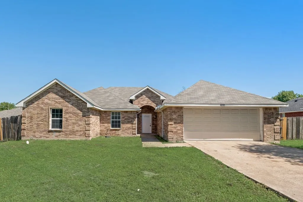 Single Family Residence For Sale in Dallas County , 1019 Balkan Drive, Lancaster, Texas 75134, 4 Bedrooms, 2 Bathrooms, 2 Garage spaces, 1,747 Sqft, built in 2002, Preowned, Price $284,900, mls#21256301, Real Estate Agent in Lancaster, Homes For Sale in Dallas county, Homes For Sale in Lancaster, Realtor in Lancaster Texas, Real Estate Brokerage Independent Realty Texas, Luminita Cordes Realtor