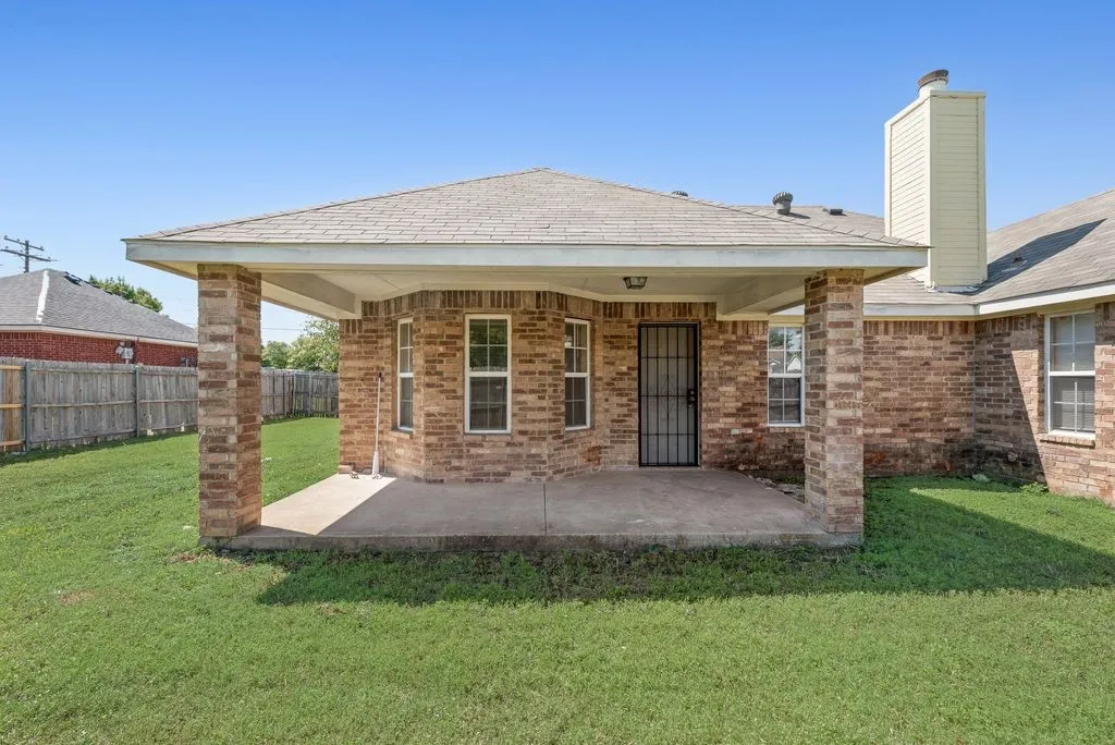 Single Family Residence For Sale in Dallas County , 1019 Balkan Drive, Lancaster, Texas 75134, 4 Bedrooms, 2 Bathrooms, 2 Garage spaces, 1,747 Sqft, built in 2002, Preowned, Price $284,900, mls#21256301, Real Estate Agent in Lancaster, Homes For Sale in Dallas county, Homes For Sale in Lancaster, Realtor in Lancaster Texas, Real Estate Brokerage Independent Realty Texas, Luminita Cordes Realtor