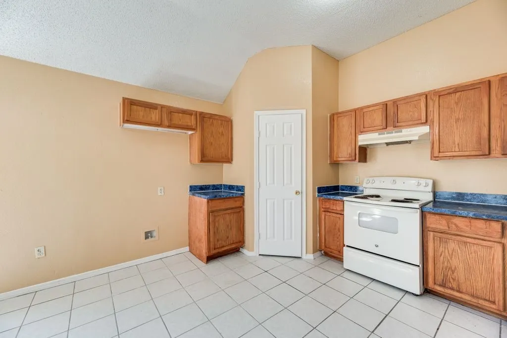 Single Family Residence For Sale in Dallas County , 1019 Balkan Drive, Lancaster, Texas 75134, 4 Bedrooms, 2 Bathrooms, 2 Garage spaces, 1,747 Sqft, built in 2002, Preowned, Price $284,900, mls#21256301, Real Estate Agent in Lancaster, Homes For Sale in Dallas county, Homes For Sale in Lancaster, Realtor in Lancaster Texas, Real Estate Brokerage Independent Realty Texas, Luminita Cordes Realtor