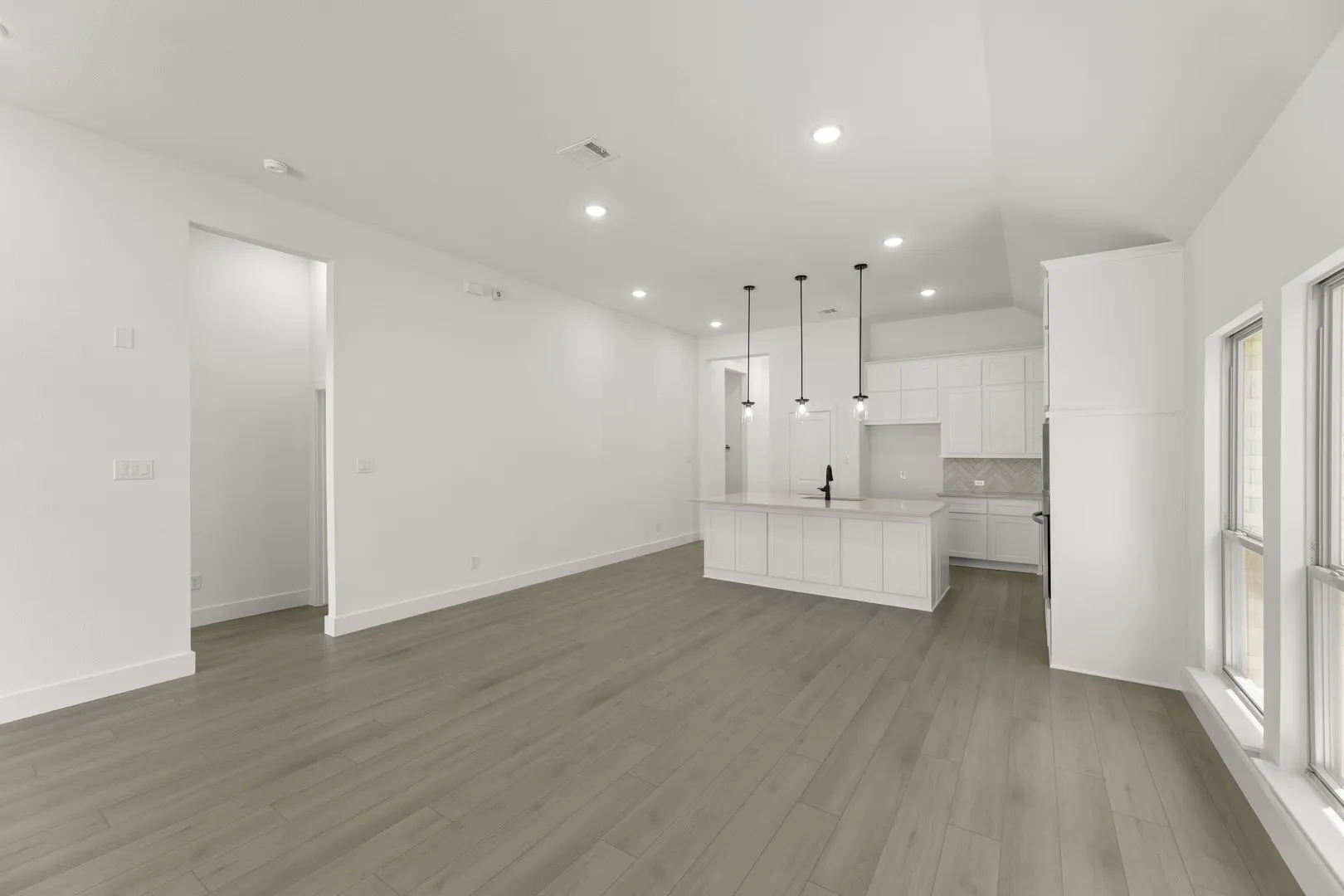 15. 508 Loggia - Dining (2)