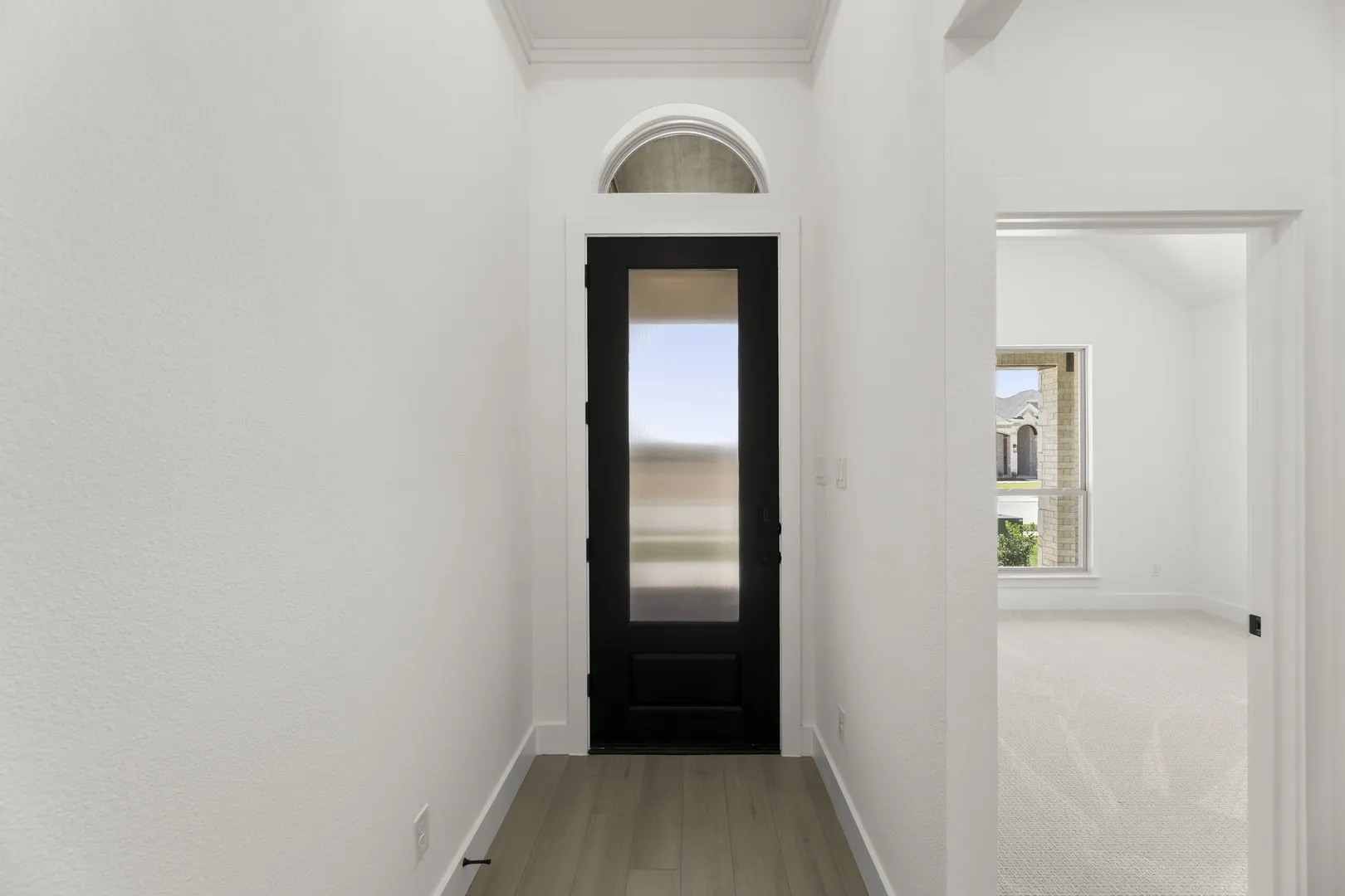 04. 508 Loggia - Entry
