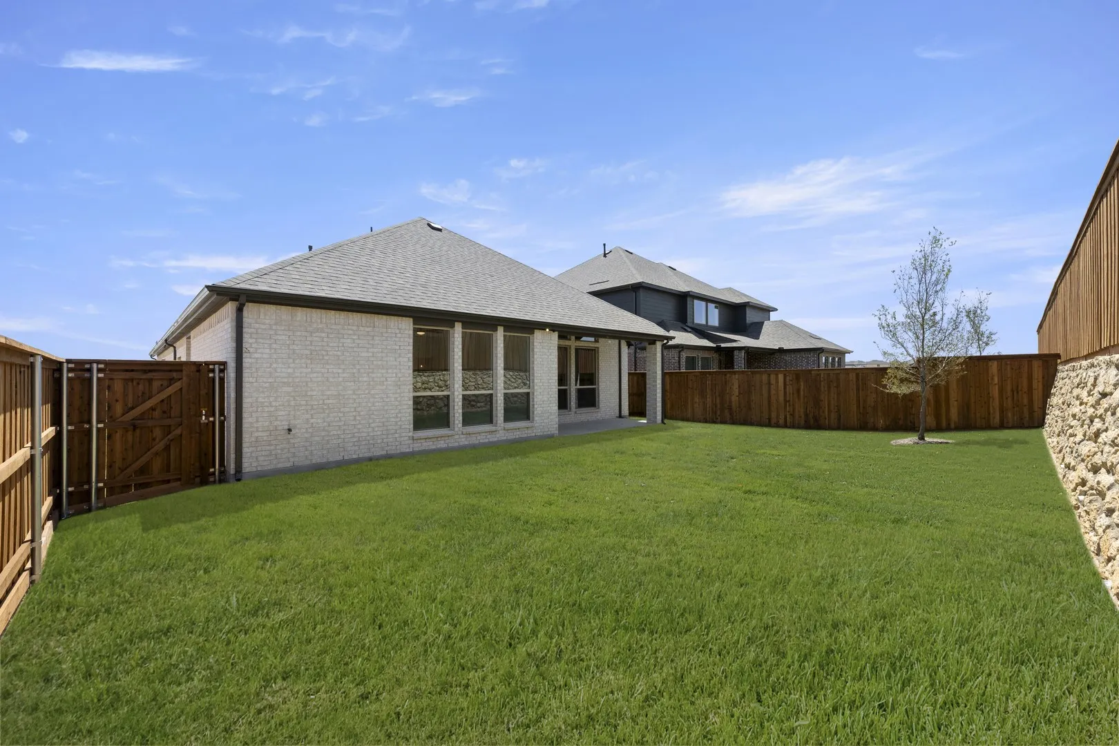 28. 508 Loggia - Back (2)