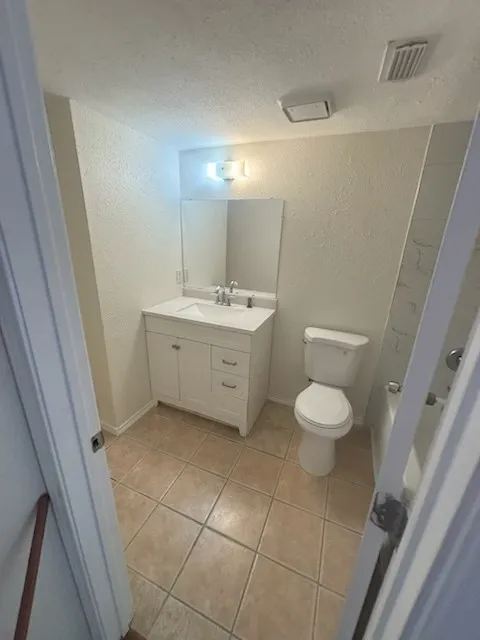 Apartment For Rent in Dallas County , 8127 Stonehurst Street 8, Dallas, Texas 75217, 1 Bedroom, 1 Bathroom, Garage spaces, 450 Sqft, built in 1987, Preowned, Price $950, mls#21256959, Real Estate Agent in Dallas, Homes For Rent in Dallas county, Homes For Rent in Dallas, Realtor in Dallas Texas, Real Estate Brokerage Independent Realty Texas, Luminita Cordes Realtor