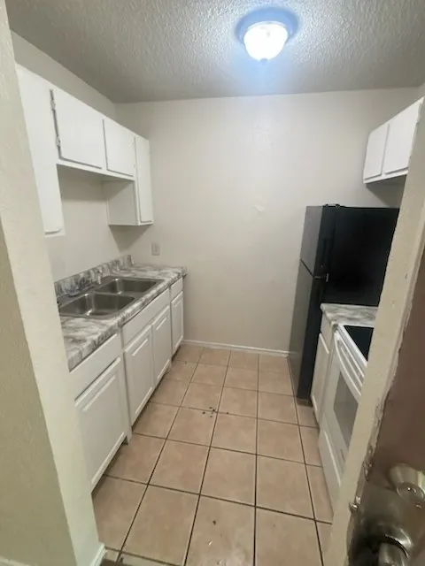 Apartment For Rent in Dallas County , 8127 Stonehurst Street 8, Dallas, Texas 75217, 1 Bedroom, 1 Bathroom, Garage spaces, 450 Sqft, built in 1987, Preowned, Price $950, mls#21256959, Real Estate Agent in Dallas, Homes For Rent in Dallas county, Homes For Rent in Dallas, Realtor in Dallas Texas, Real Estate Brokerage Independent Realty Texas, Luminita Cordes Realtor