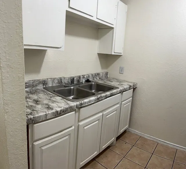 Apartment For Rent in Dallas County , 8127 Stonehurst Street 8, Dallas, Texas 75217, 1 Bedroom, 1 Bathroom, Garage spaces, 450 Sqft, built in 1987, Preowned, Price $950, mls#21256959, Real Estate Agent in Dallas, Homes For Rent in Dallas county, Homes For Rent in Dallas, Realtor in Dallas Texas, Real Estate Brokerage Independent Realty Texas, Luminita Cordes Realtor