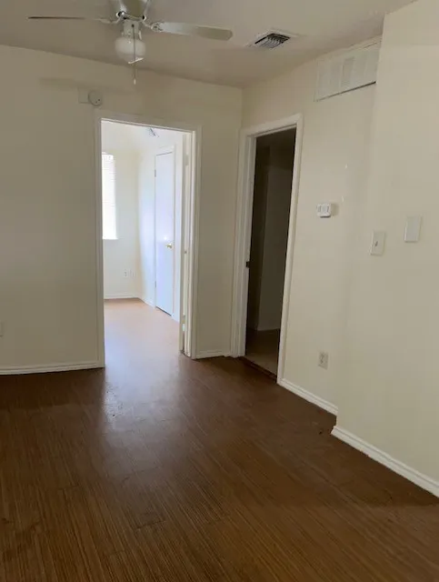 Apartment For Rent in Dallas County , 8127 Stonehurst Street 8, Dallas, Texas 75217, 1 Bedroom, 1 Bathroom, Garage spaces, 450 Sqft, built in 1987, Preowned, Price $950, mls#21256959, Real Estate Agent in Dallas, Homes For Rent in Dallas county, Homes For Rent in Dallas, Realtor in Dallas Texas, Real Estate Brokerage Independent Realty Texas, Luminita Cordes Realtor