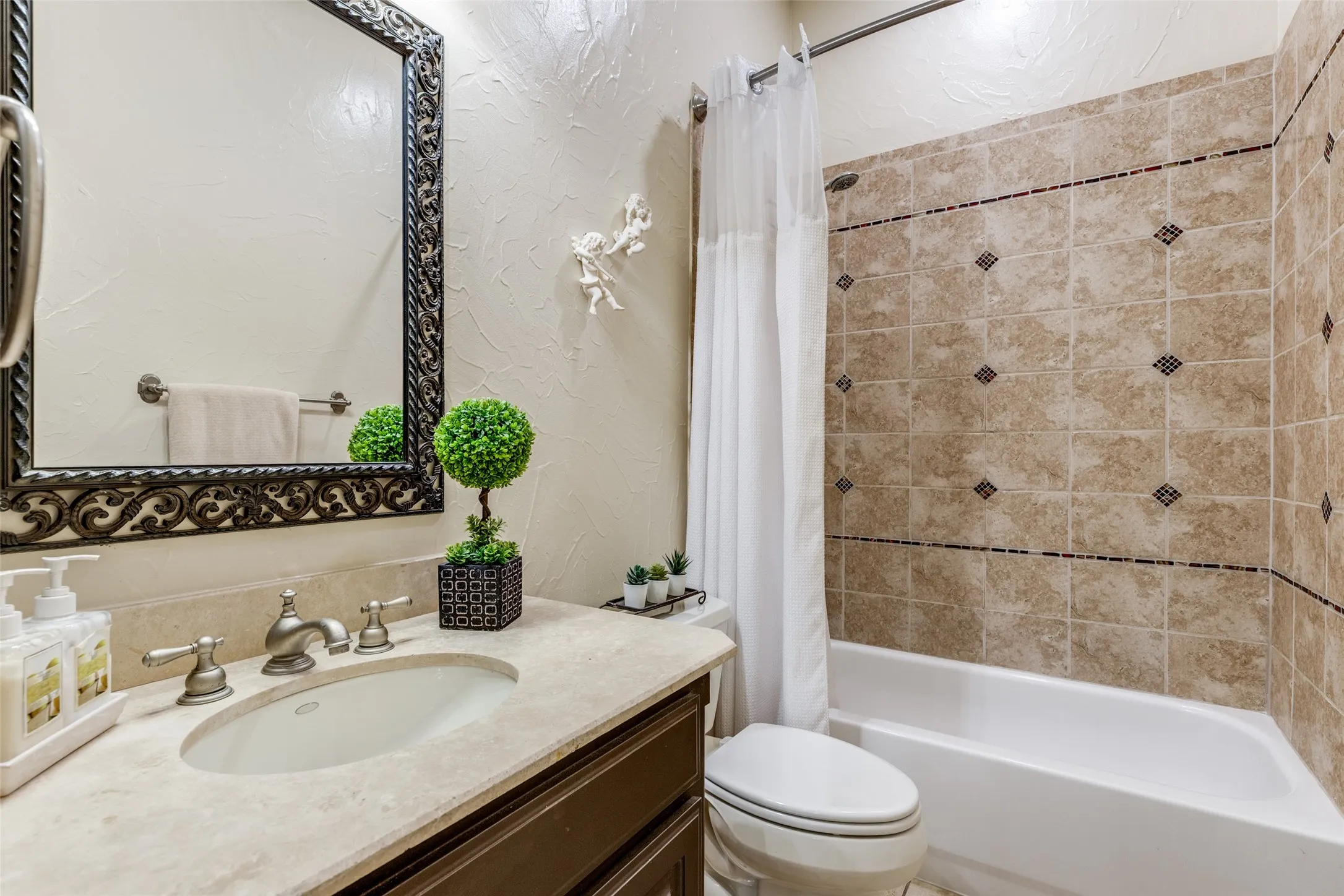 Ensuite Full Bath attached to Guest Quarters