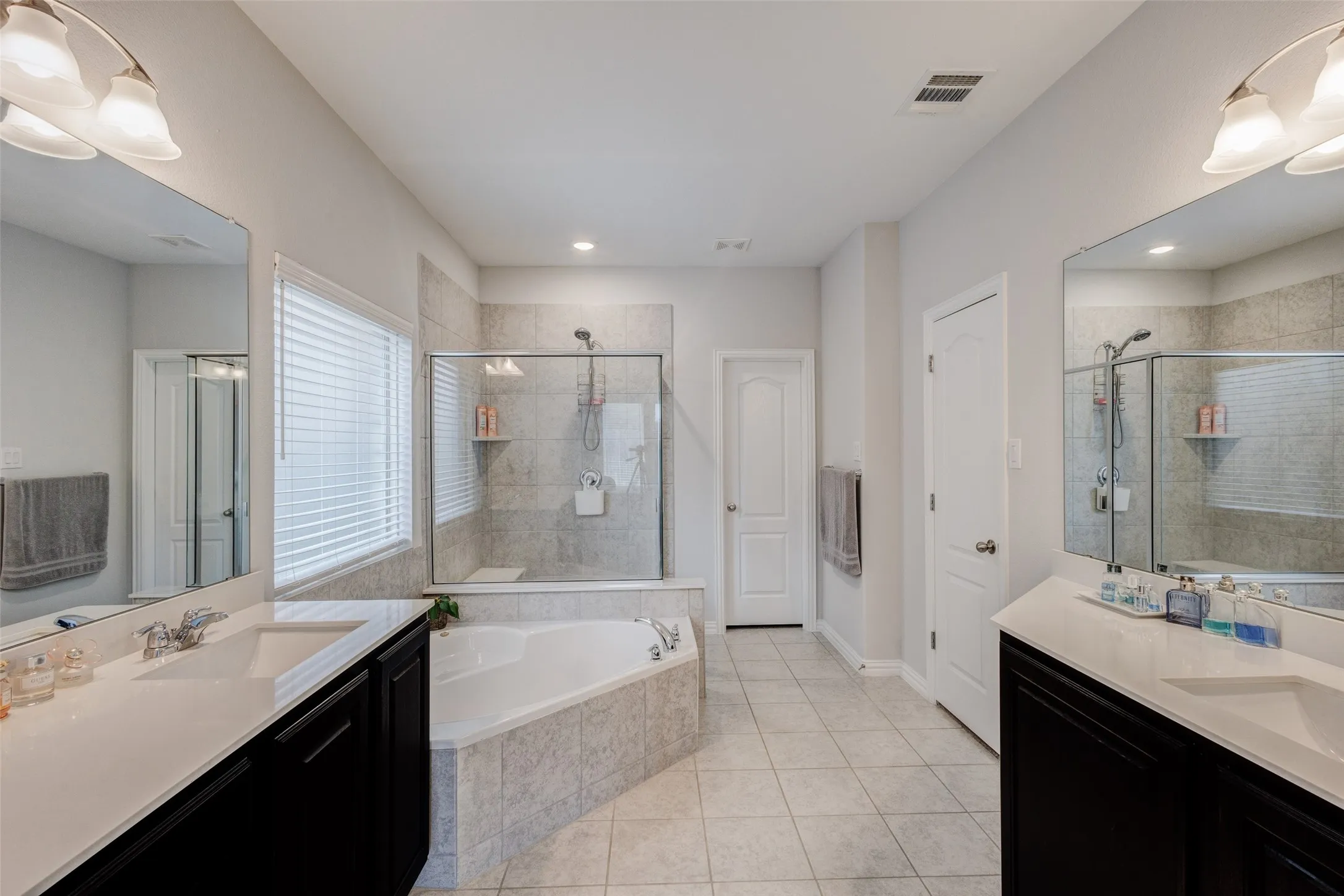 Single Family Residence For Sale in Tarrant County , 433 Windy Knoll Road, Fort Worth, Texas 76028, 3 Bedroom, 3 Bathroom, 2 Garage spaces, 2,604 Sqft, built in 2020, Preowned, mls#21246775, Real Estate Agent in Fort Worth, Homes For Sale in Tarrant county, Homes For Sale in Fort Worth, Realtor in Fort Worth Texas, Real Estate Brokerage Independent Realty Texas, Luminita Cordes Realtor