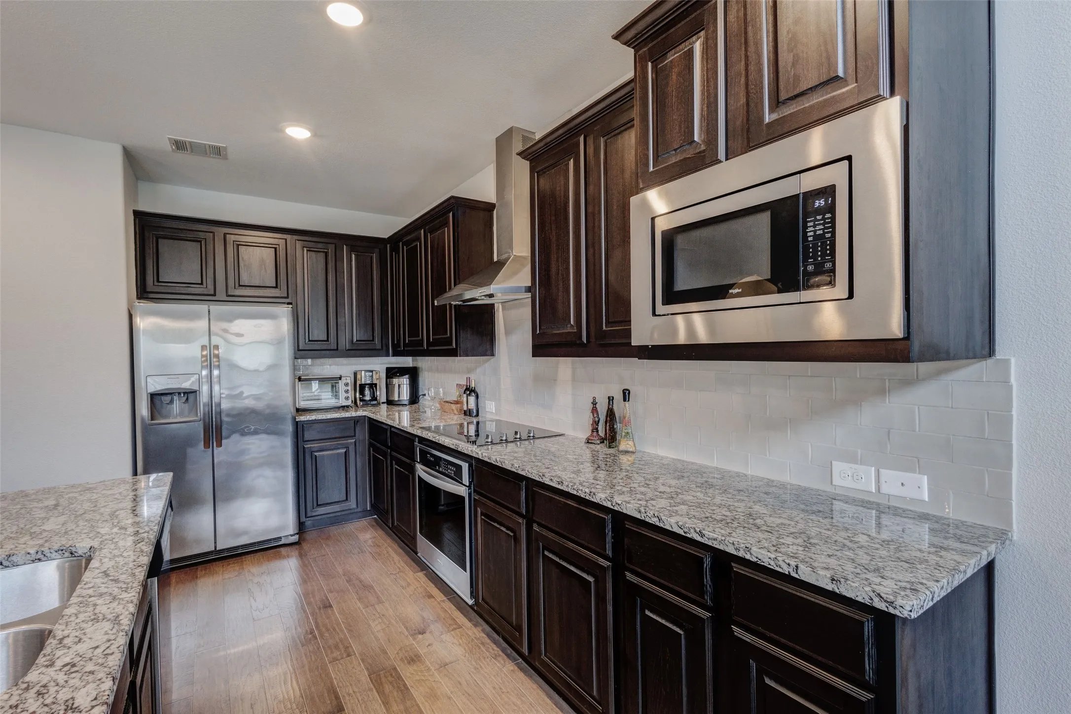 Single Family Residence For Sale in Tarrant County , 433 Windy Knoll Road, Fort Worth, Texas 76028, 3 Bedroom, 3 Bathroom, 2 Garage spaces, 2,604 Sqft, built in 2020, Preowned, mls#21246775, Real Estate Agent in Fort Worth, Homes For Sale in Tarrant county, Homes For Sale in Fort Worth, Realtor in Fort Worth Texas, Real Estate Brokerage Independent Realty Texas, Luminita Cordes Realtor