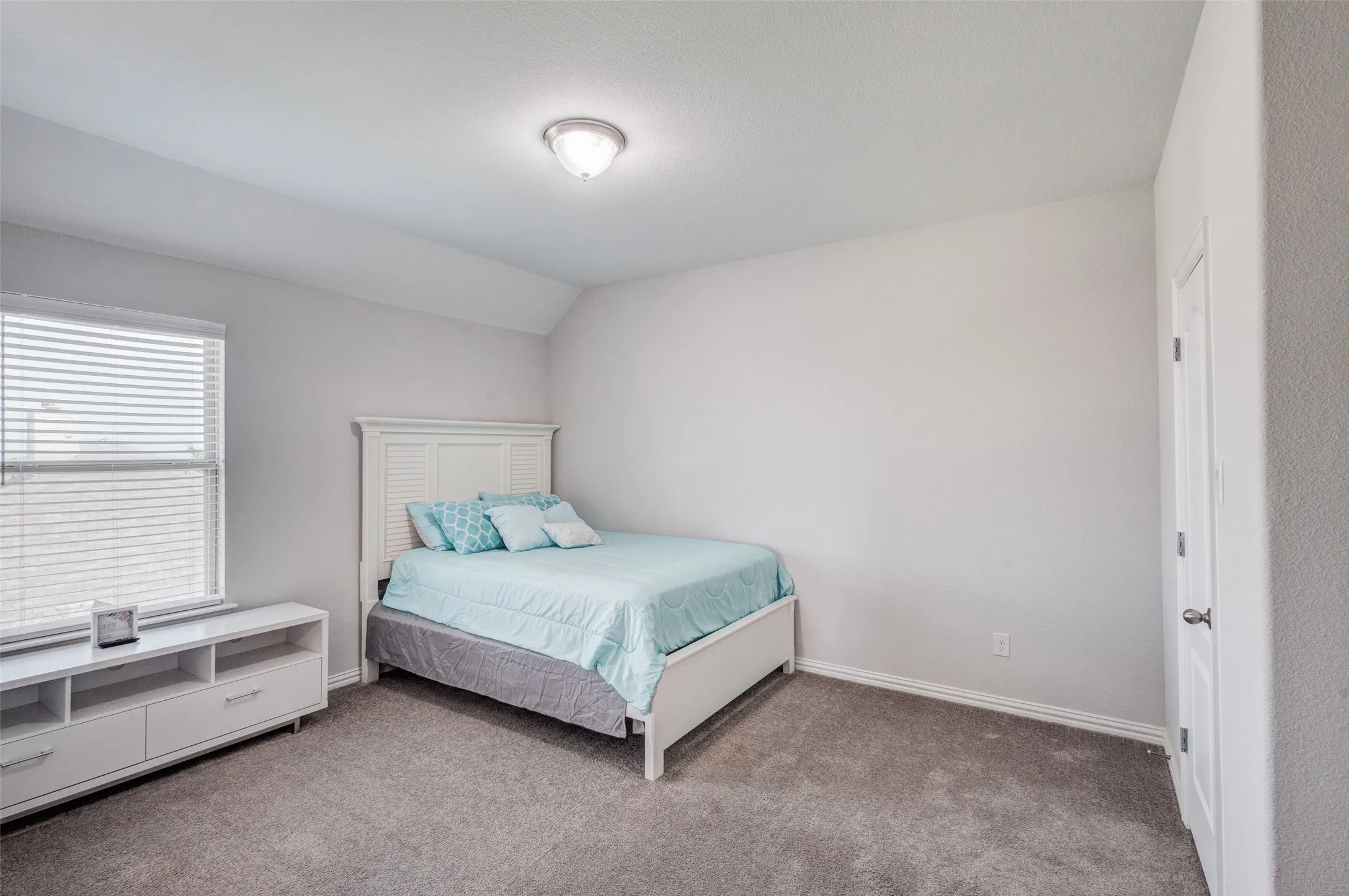 Single Family Residence For Sale in Tarrant County , 433 Windy Knoll Road, Fort Worth, Texas 76028, 3 Bedroom, 3 Bathroom, 2 Garage spaces, 2,604 Sqft, built in 2020, Preowned, mls#21246775, Real Estate Agent in Fort Worth, Homes For Sale in Tarrant county, Homes For Sale in Fort Worth, Realtor in Fort Worth Texas, Real Estate Brokerage Independent Realty Texas, Luminita Cordes Realtor