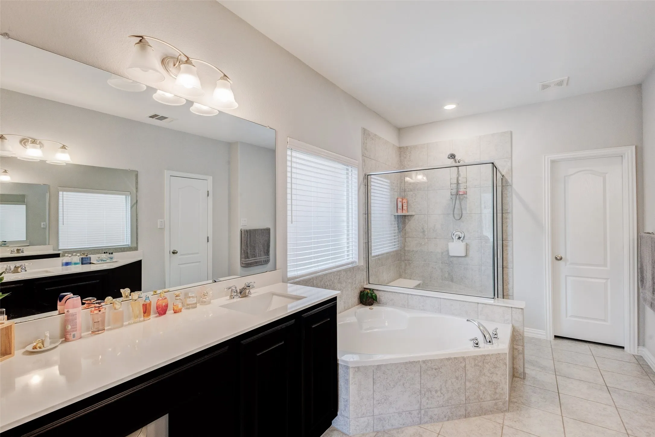 Single Family Residence For Sale in Tarrant County , 433 Windy Knoll Road, Fort Worth, Texas 76028, 3 Bedroom, 3 Bathroom, 2 Garage spaces, 2,604 Sqft, built in 2020, Preowned, mls#21246775, Real Estate Agent in Fort Worth, Homes For Sale in Tarrant county, Homes For Sale in Fort Worth, Realtor in Fort Worth Texas, Real Estate Brokerage Independent Realty Texas, Luminita Cordes Realtor