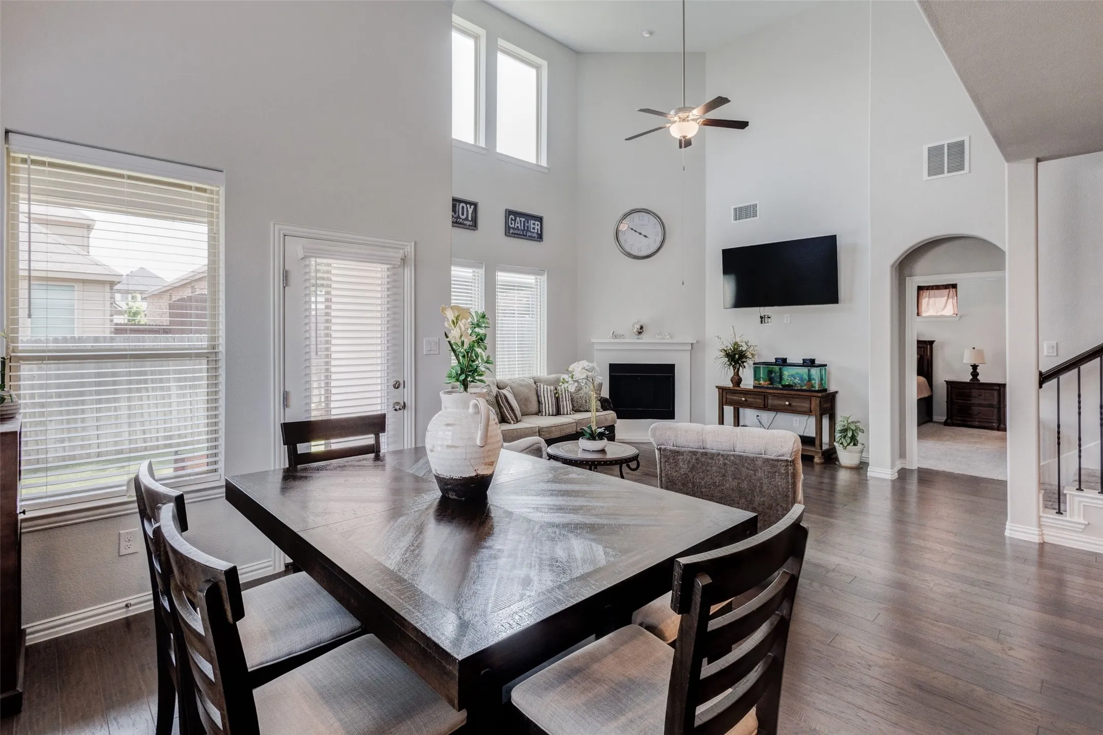 Single Family Residence For Sale in Tarrant County , 433 Windy Knoll Road, Fort Worth, Texas 76028, 3 Bedroom, 3 Bathroom, 2 Garage spaces, 2,604 Sqft, built in 2020, Preowned, mls#21246775, Real Estate Agent in Fort Worth, Homes For Sale in Tarrant county, Homes For Sale in Fort Worth, Realtor in Fort Worth Texas, Real Estate Brokerage Independent Realty Texas, Luminita Cordes Realtor