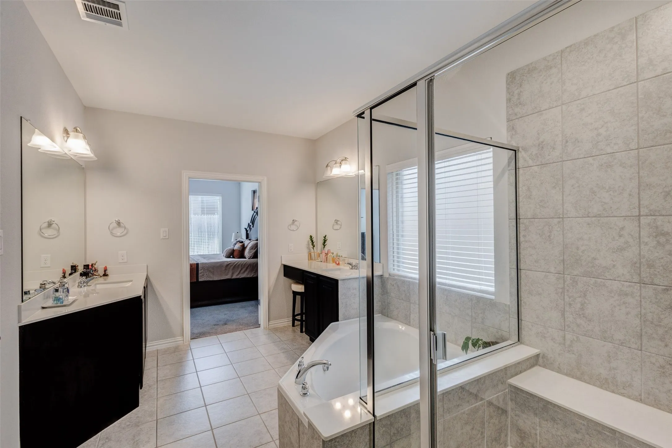 Single Family Residence For Sale in Tarrant County , 433 Windy Knoll Road, Fort Worth, Texas 76028, 3 Bedroom, 3 Bathroom, 2 Garage spaces, 2,604 Sqft, built in 2020, Preowned, mls#21246775, Real Estate Agent in Fort Worth, Homes For Sale in Tarrant county, Homes For Sale in Fort Worth, Realtor in Fort Worth Texas, Real Estate Brokerage Independent Realty Texas, Luminita Cordes Realtor