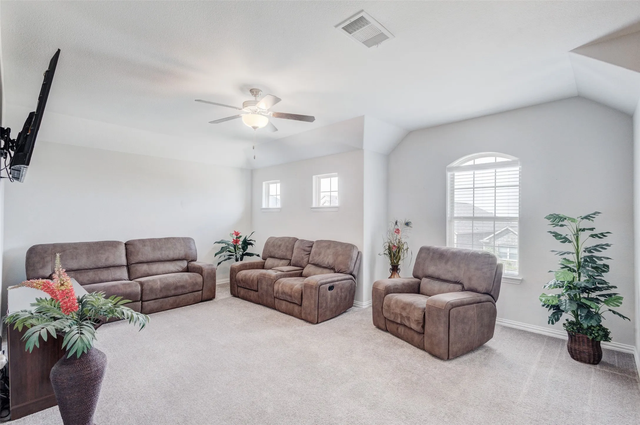 Single Family Residence For Sale in Tarrant County , 433 Windy Knoll Road, Fort Worth, Texas 76028, 3 Bedroom, 3 Bathroom, 2 Garage spaces, 2,604 Sqft, built in 2020, Preowned, mls#21246775, Real Estate Agent in Fort Worth, Homes For Sale in Tarrant county, Homes For Sale in Fort Worth, Realtor in Fort Worth Texas, Real Estate Brokerage Independent Realty Texas, Luminita Cordes Realtor