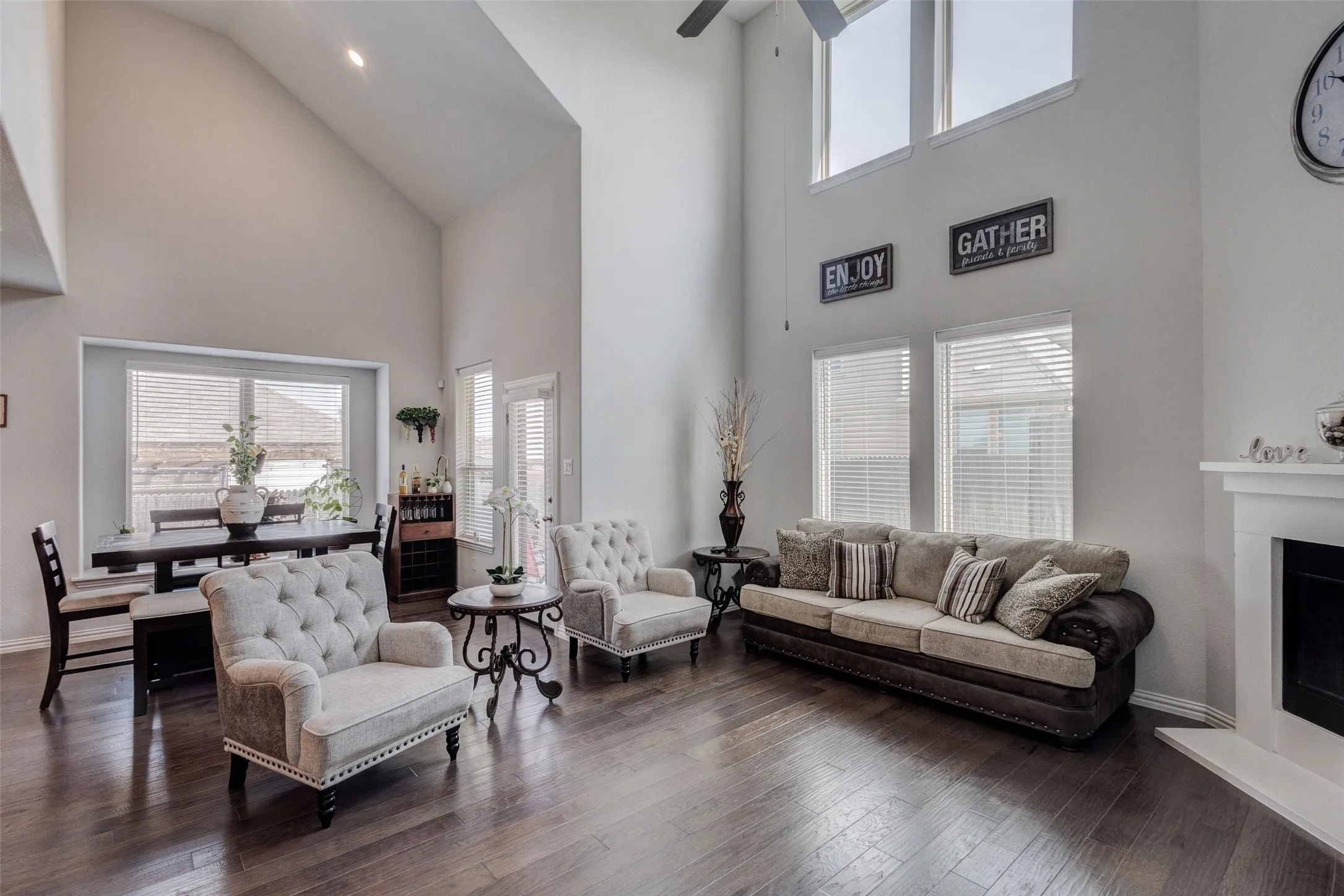 Single Family Residence For Sale in Tarrant County , 433 Windy Knoll Road, Fort Worth, Texas 76028, 3 Bedroom, 3 Bathroom, 2 Garage spaces, 2,604 Sqft, built in 2020, Preowned, mls#21246775, Real Estate Agent in Fort Worth, Homes For Sale in Tarrant county, Homes For Sale in Fort Worth, Realtor in Fort Worth Texas, Real Estate Brokerage Independent Realty Texas, Luminita Cordes Realtor