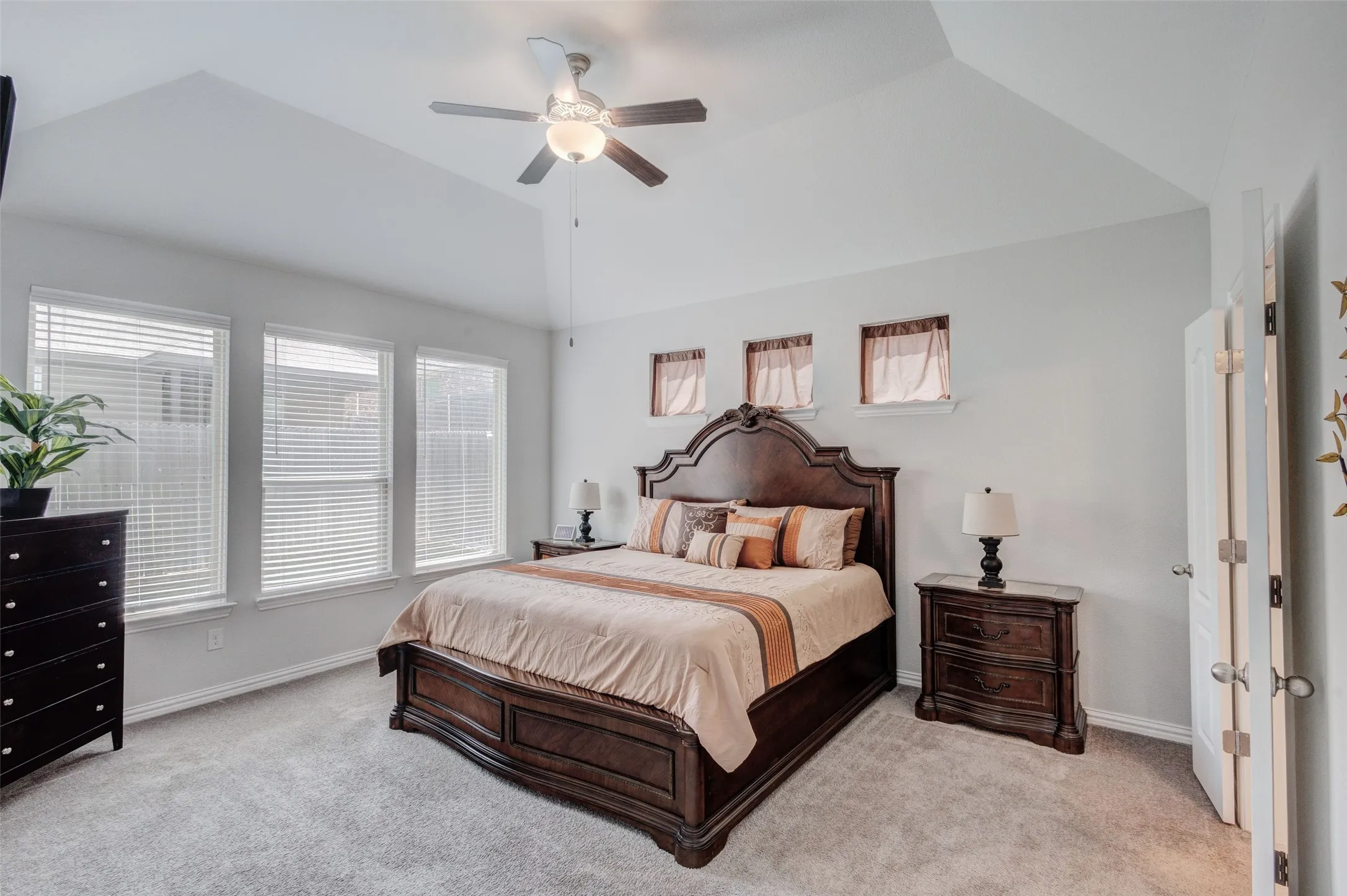 Single Family Residence For Sale in Tarrant County , 433 Windy Knoll Road, Fort Worth, Texas 76028, 3 Bedroom, 3 Bathroom, 2 Garage spaces, 2,604 Sqft, built in 2020, Preowned, mls#21246775, Real Estate Agent in Fort Worth, Homes For Sale in Tarrant county, Homes For Sale in Fort Worth, Realtor in Fort Worth Texas, Real Estate Brokerage Independent Realty Texas, Luminita Cordes Realtor