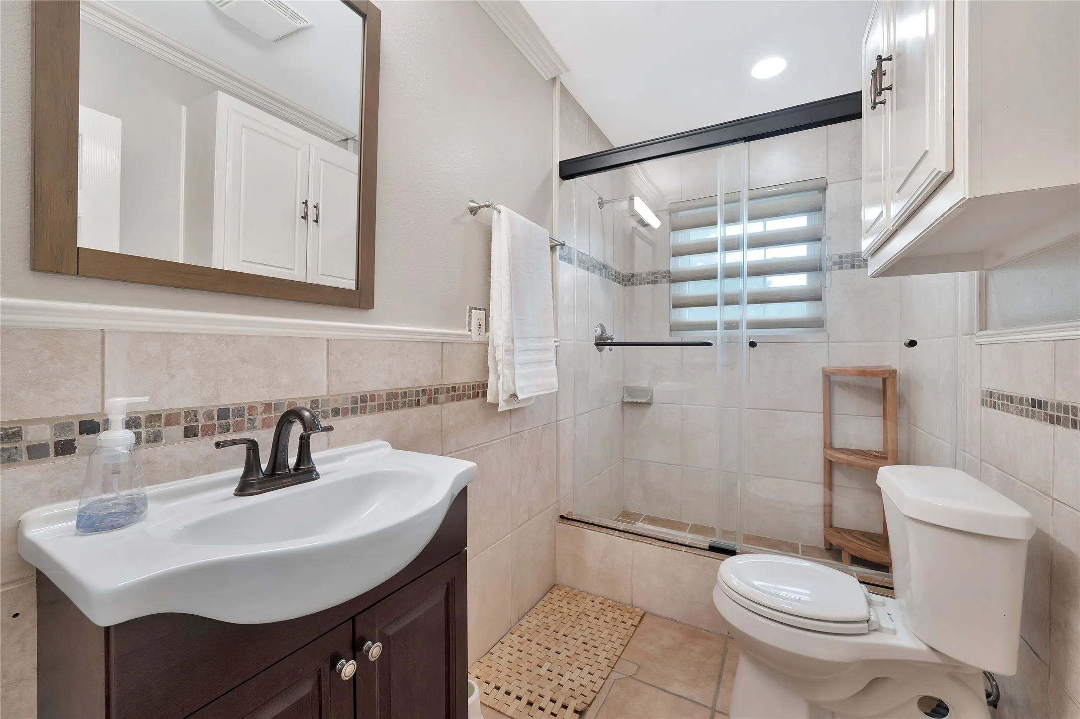 Single Family Residence For Sale in Dallas County , 6303 E Grand Avenue, Dallas, Texas 75223, 6 Bedroom, 3 Bathroom, Garage spaces, 3,366 Sqft, built in 1947, Preowned, mls#21255400, Real Estate Agent in Dallas, Homes For Sale in Dallas county, Homes For Sale in Dallas, Realtor in Dallas Texas, Real Estate Brokerage Independent Realty Texas, Luminita Cordes Realtor