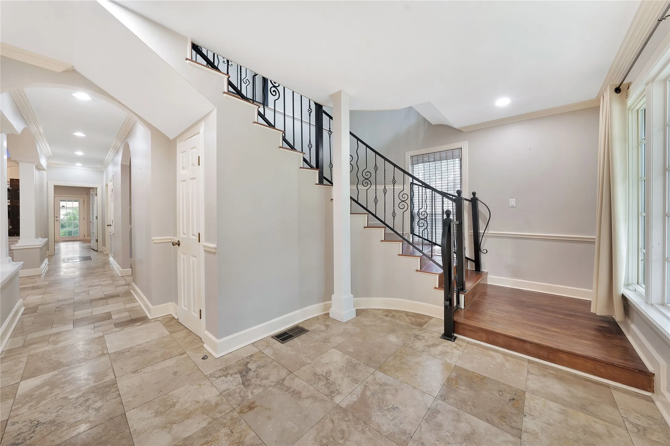 Single Family Residence For Sale in Dallas County , 6303 E Grand Avenue, Dallas, Texas 75223, 6 Bedroom, 3 Bathroom, Garage spaces, 3,366 Sqft, built in 1947, Preowned, mls#21255400, Real Estate Agent in Dallas, Homes For Sale in Dallas county, Homes For Sale in Dallas, Realtor in Dallas Texas, Real Estate Brokerage Independent Realty Texas, Luminita Cordes Realtor