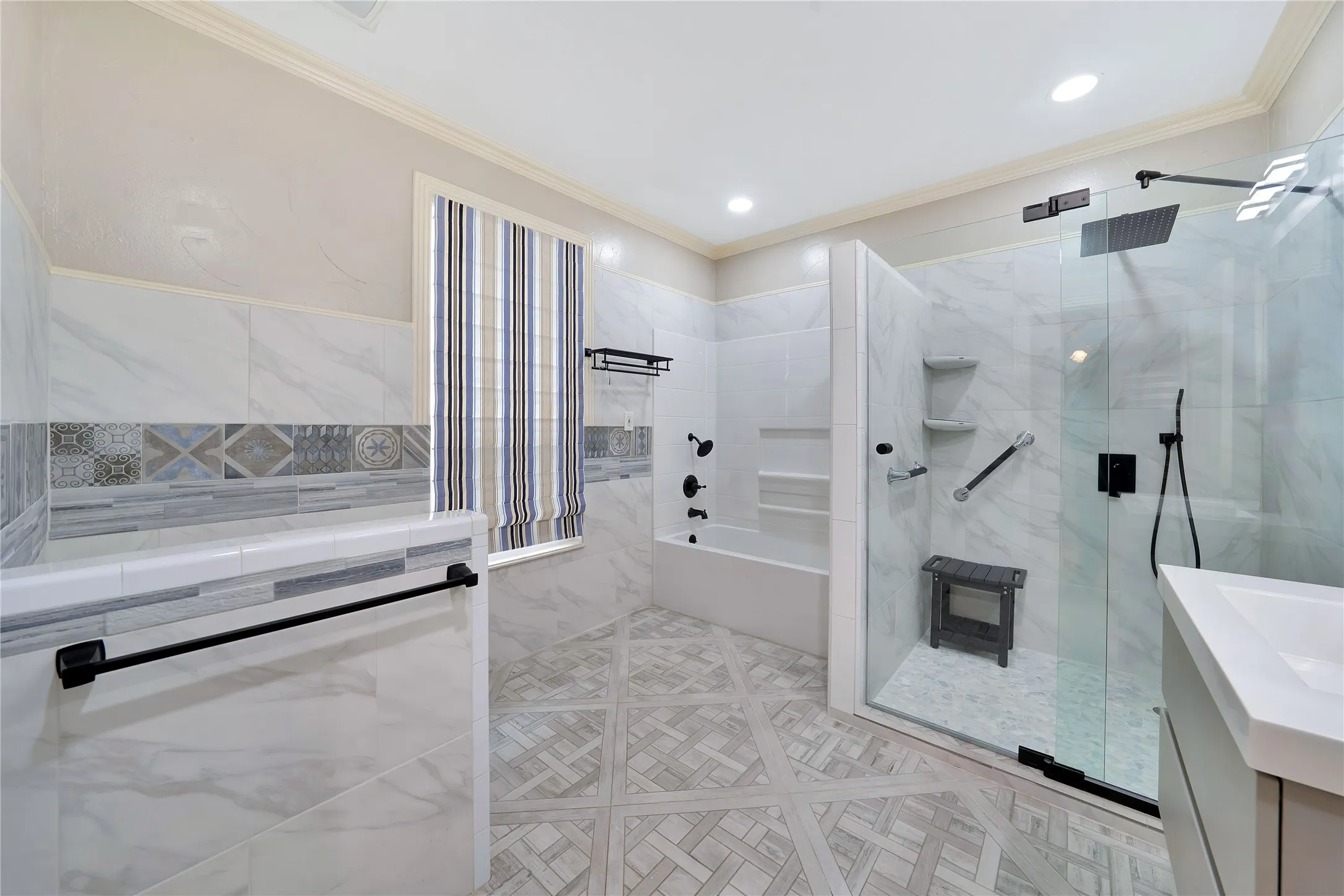 Single Family Residence For Sale in Dallas County , 6303 E Grand Avenue, Dallas, Texas 75223, 6 Bedroom, 3 Bathroom, Garage spaces, 3,366 Sqft, built in 1947, Preowned, mls#21255400, Real Estate Agent in Dallas, Homes For Sale in Dallas county, Homes For Sale in Dallas, Realtor in Dallas Texas, Real Estate Brokerage Independent Realty Texas, Luminita Cordes Realtor