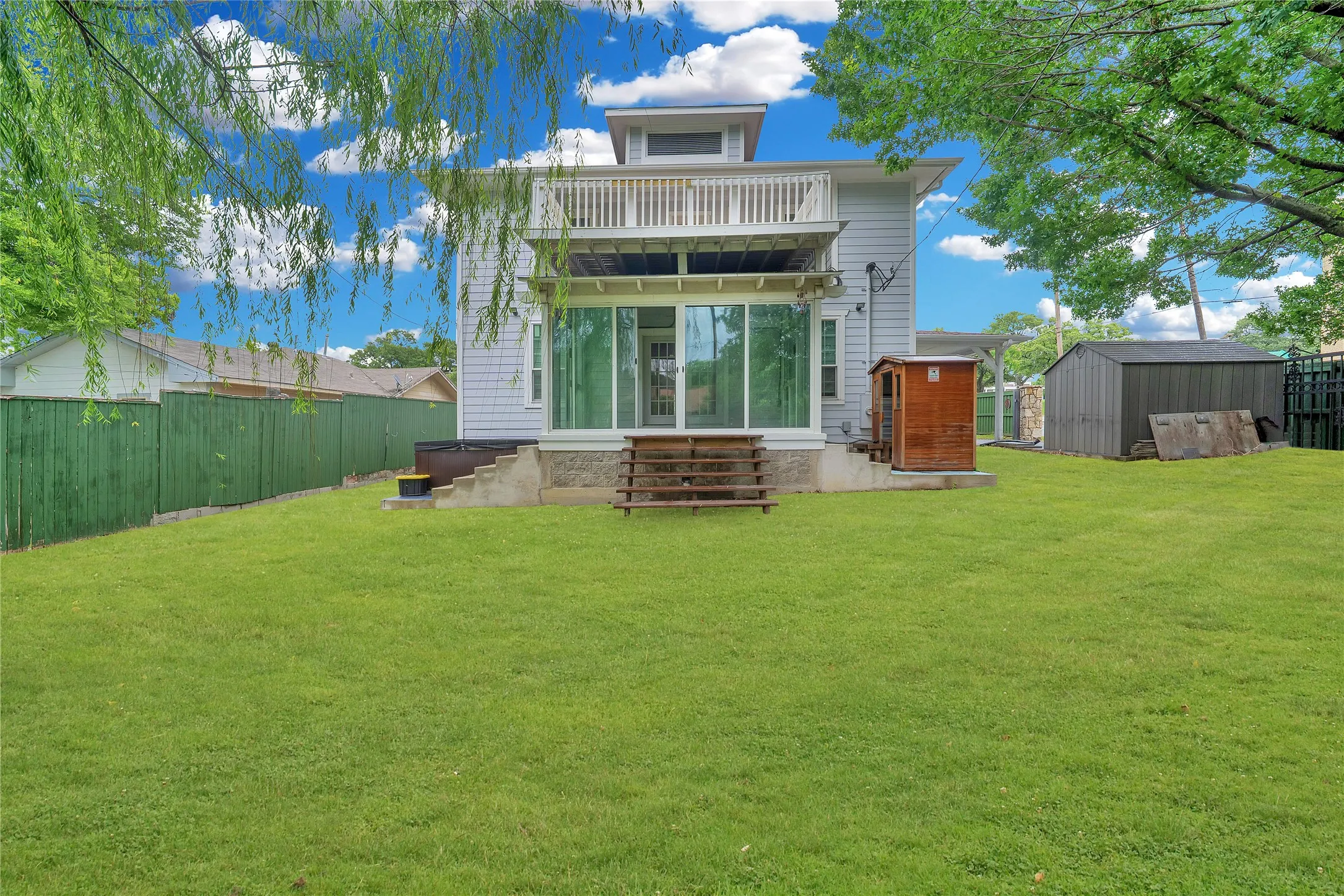 Single Family Residence For Sale in Dallas County , 6303 E Grand Avenue, Dallas, Texas 75223, 6 Bedroom, 3 Bathroom, Garage spaces, 3,366 Sqft, built in 1947, Preowned, mls#21255400, Real Estate Agent in Dallas, Homes For Sale in Dallas county, Homes For Sale in Dallas, Realtor in Dallas Texas, Real Estate Brokerage Independent Realty Texas, Luminita Cordes Realtor