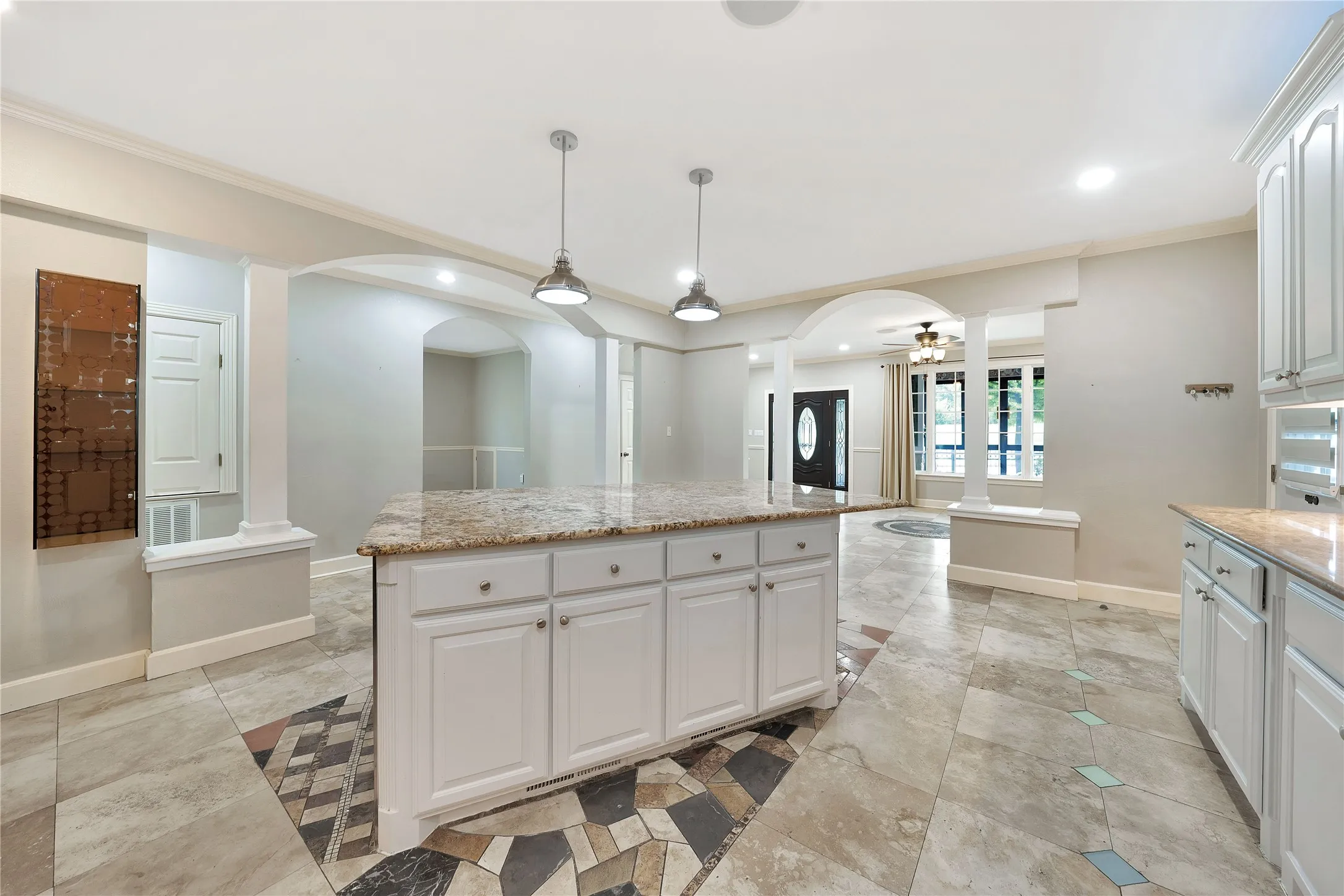 Single Family Residence For Sale in Dallas County , 6303 E Grand Avenue, Dallas, Texas 75223, 6 Bedroom, 3 Bathroom, Garage spaces, 3,366 Sqft, built in 1947, Preowned, mls#21255400, Real Estate Agent in Dallas, Homes For Sale in Dallas county, Homes For Sale in Dallas, Realtor in Dallas Texas, Real Estate Brokerage Independent Realty Texas, Luminita Cordes Realtor