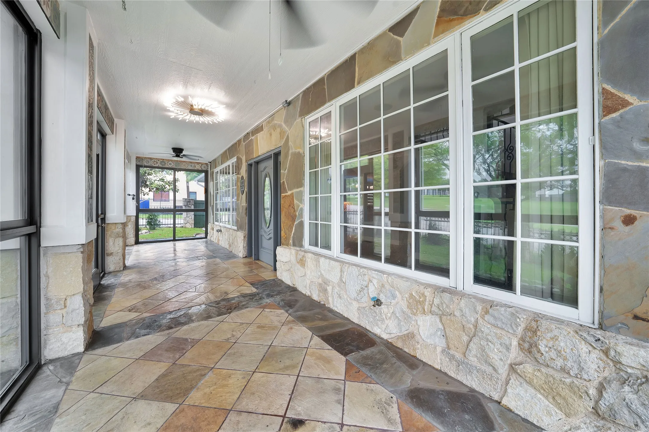 Single Family Residence For Sale in Dallas County , 6303 E Grand Avenue, Dallas, Texas 75223, 6 Bedroom, 3 Bathroom, Garage spaces, 3,366 Sqft, built in 1947, Preowned, mls#21255400, Real Estate Agent in Dallas, Homes For Sale in Dallas county, Homes For Sale in Dallas, Realtor in Dallas Texas, Real Estate Brokerage Independent Realty Texas, Luminita Cordes Realtor