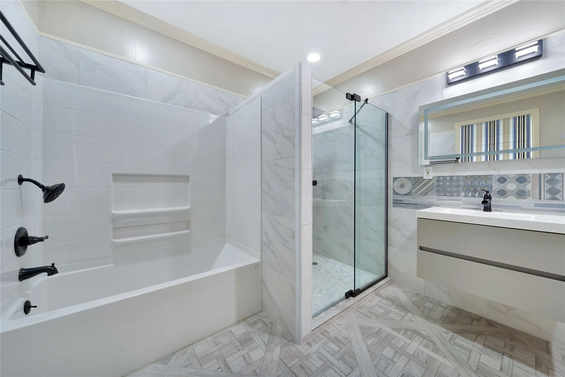 Single Family Residence For Sale in Dallas County , 6303 E Grand Avenue, Dallas, Texas 75223, 6 Bedroom, 3 Bathroom, Garage spaces, 3,366 Sqft, built in 1947, Preowned, mls#21255400, Real Estate Agent in Dallas, Homes For Sale in Dallas county, Homes For Sale in Dallas, Realtor in Dallas Texas, Real Estate Brokerage Independent Realty Texas, Luminita Cordes Realtor