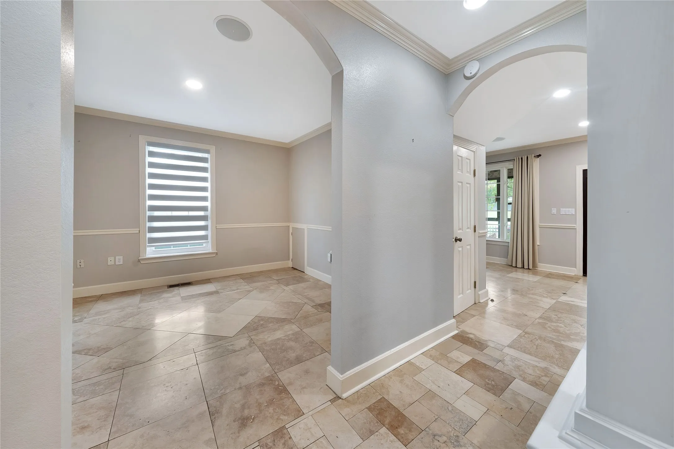 Single Family Residence For Sale in Dallas County , 6303 E Grand Avenue, Dallas, Texas 75223, 6 Bedroom, 3 Bathroom, Garage spaces, 3,366 Sqft, built in 1947, Preowned, mls#21255400, Real Estate Agent in Dallas, Homes For Sale in Dallas county, Homes For Sale in Dallas, Realtor in Dallas Texas, Real Estate Brokerage Independent Realty Texas, Luminita Cordes Realtor