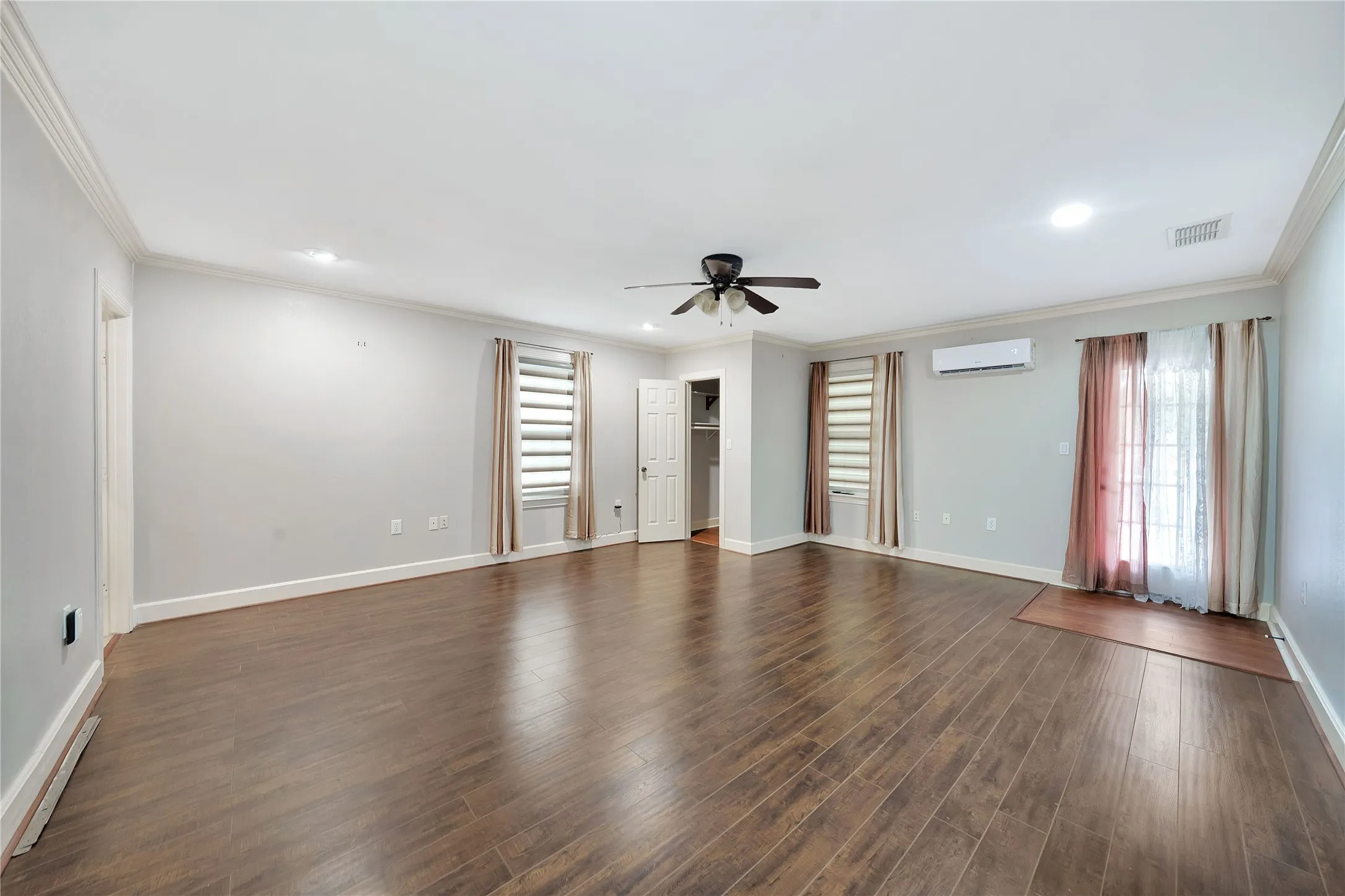 Single Family Residence For Sale in Dallas County , 6303 E Grand Avenue, Dallas, Texas 75223, 6 Bedroom, 3 Bathroom, Garage spaces, 3,366 Sqft, built in 1947, Preowned, mls#21255400, Real Estate Agent in Dallas, Homes For Sale in Dallas county, Homes For Sale in Dallas, Realtor in Dallas Texas, Real Estate Brokerage Independent Realty Texas, Luminita Cordes Realtor