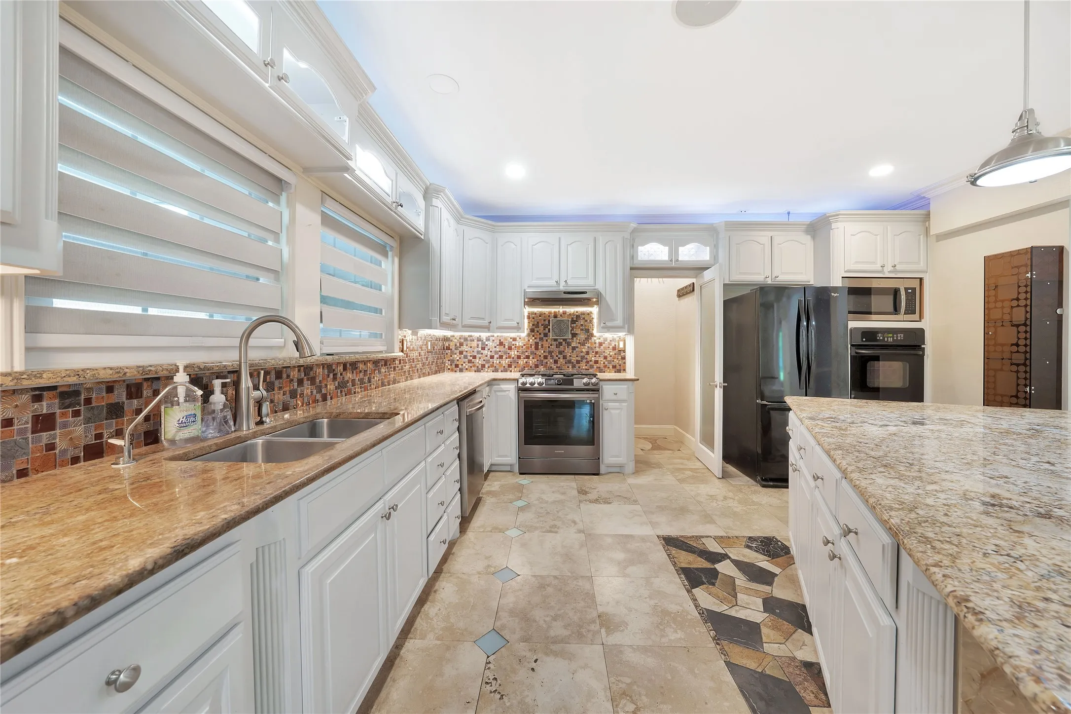 Single Family Residence For Sale in Dallas County , 6303 E Grand Avenue, Dallas, Texas 75223, 6 Bedroom, 3 Bathroom, Garage spaces, 3,366 Sqft, built in 1947, Preowned, mls#21255400, Real Estate Agent in Dallas, Homes For Sale in Dallas county, Homes For Sale in Dallas, Realtor in Dallas Texas, Real Estate Brokerage Independent Realty Texas, Luminita Cordes Realtor
