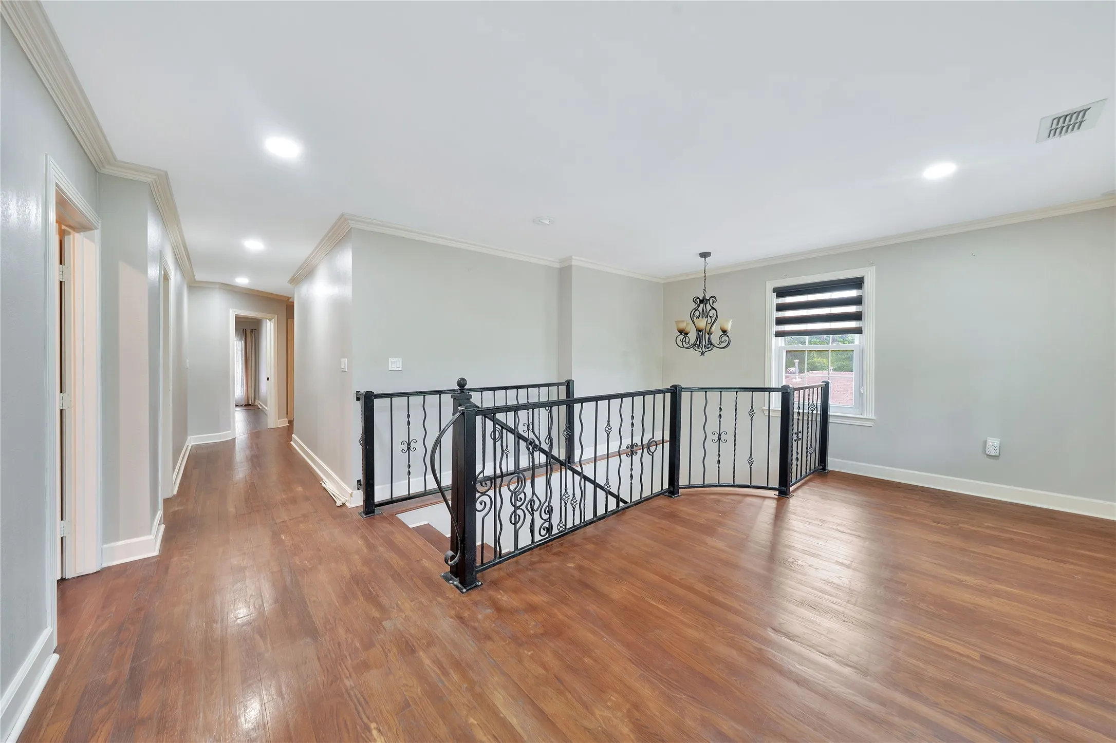Single Family Residence For Sale in Dallas County , 6303 E Grand Avenue, Dallas, Texas 75223, 6 Bedroom, 3 Bathroom, Garage spaces, 3,366 Sqft, built in 1947, Preowned, mls#21255400, Real Estate Agent in Dallas, Homes For Sale in Dallas county, Homes For Sale in Dallas, Realtor in Dallas Texas, Real Estate Brokerage Independent Realty Texas, Luminita Cordes Realtor