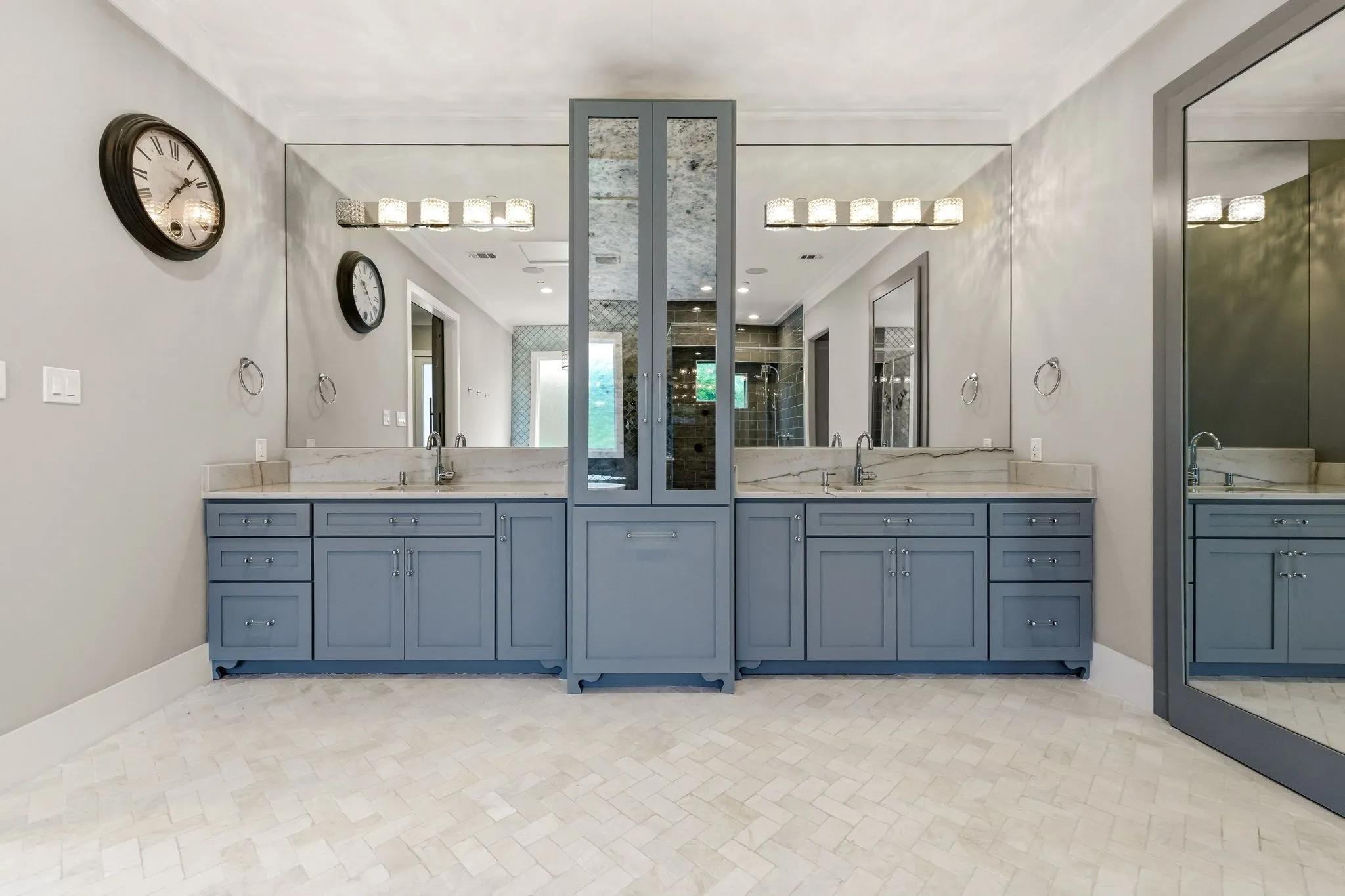 Single Family Residence For Sale in Collin County , 7851 Meadow Hill Drive, Frisco, Texas 75033, 5 Bedroom, 6 Bathroom, 5 Garage spaces, 6,343 Sqft, built in 2018, Preowned, Price $5,300,000, mls#21255553, Real Estate Agent in Frisco, Homes For Sale in Collin county, Homes For Sale in Frisco, Realtor in Frisco Texas, Real Estate Brokerage Independent Realty Texas, Luminita Cordes Realtor