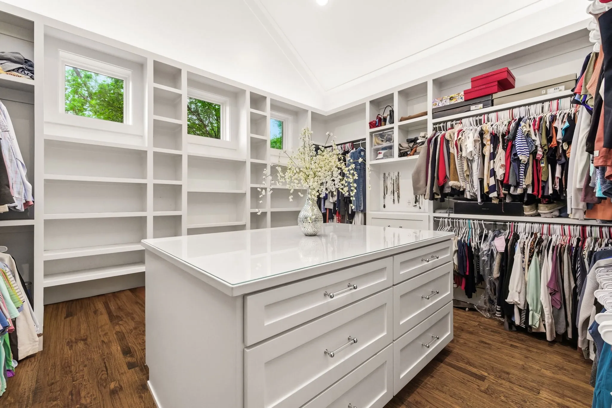 Single Family Residence For Sale in Collin County , 7851 Meadow Hill Drive, Frisco, Texas 75033, 5 Bedroom, 6 Bathroom, 5 Garage spaces, 6,343 Sqft, built in 2018, Preowned, Price $5,300,000, mls#21255553, Real Estate Agent in Frisco, Homes For Sale in Collin county, Homes For Sale in Frisco, Realtor in Frisco Texas, Real Estate Brokerage Independent Realty Texas, Luminita Cordes Realtor