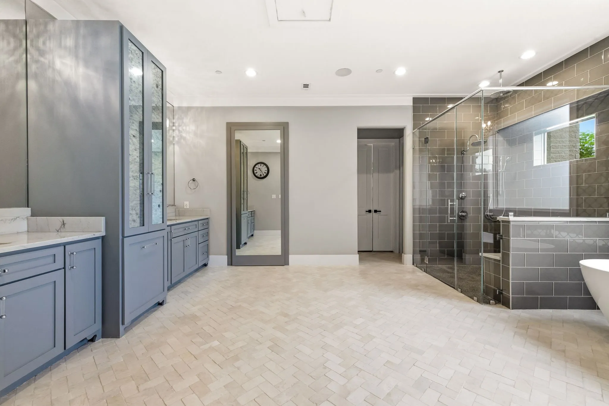 Single Family Residence For Sale in Collin County , 7851 Meadow Hill Drive, Frisco, Texas 75033, 5 Bedroom, 6 Bathroom, 5 Garage spaces, 6,343 Sqft, built in 2018, Preowned, Price $5,300,000, mls#21255553, Real Estate Agent in Frisco, Homes For Sale in Collin county, Homes For Sale in Frisco, Realtor in Frisco Texas, Real Estate Brokerage Independent Realty Texas, Luminita Cordes Realtor