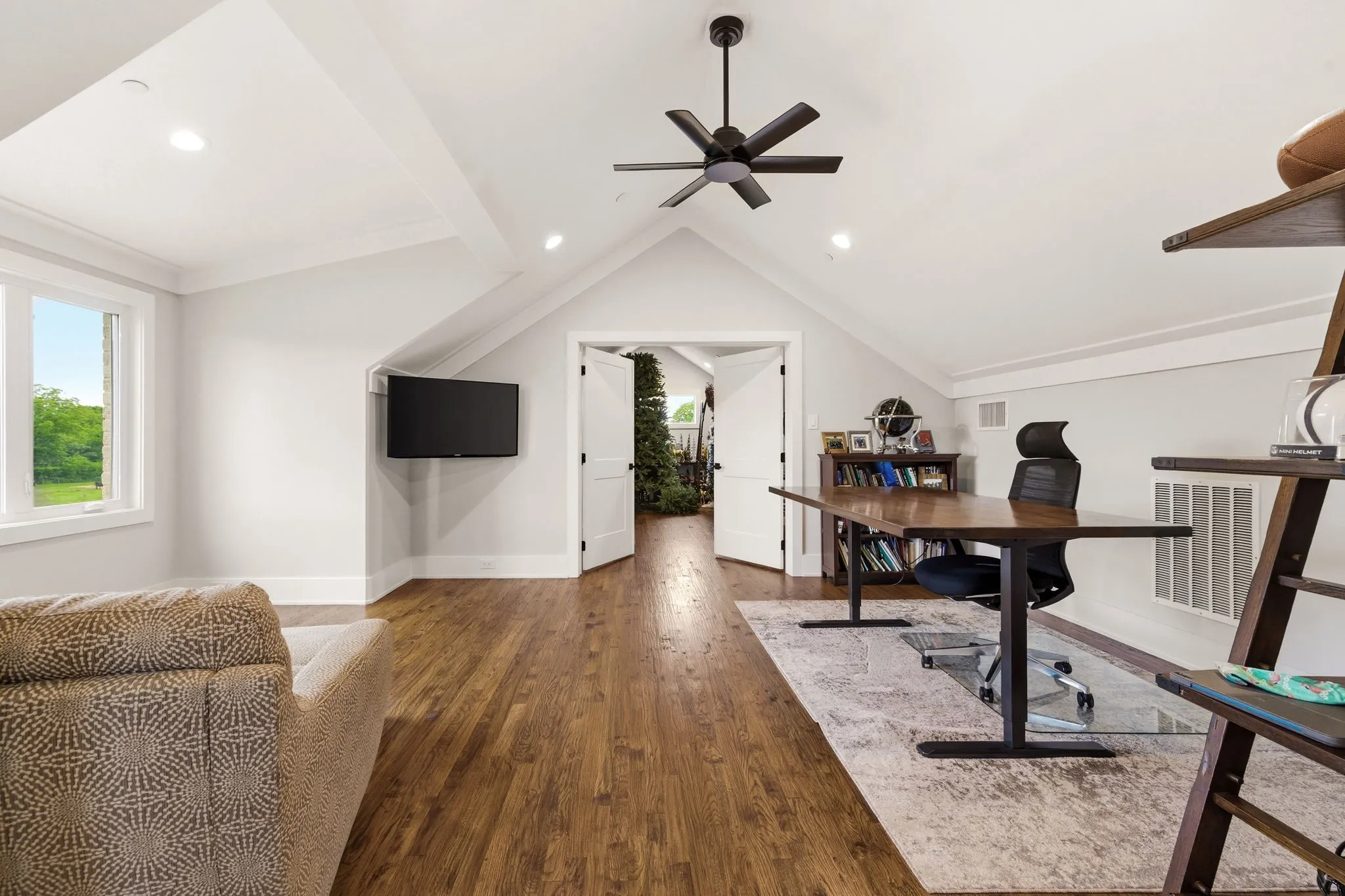 Single Family Residence For Sale in Collin County , 7851 Meadow Hill Drive, Frisco, Texas 75033, 5 Bedroom, 6 Bathroom, 5 Garage spaces, 6,343 Sqft, built in 2018, Preowned, Price $5,300,000, mls#21255553, Real Estate Agent in Frisco, Homes For Sale in Collin county, Homes For Sale in Frisco, Realtor in Frisco Texas, Real Estate Brokerage Independent Realty Texas, Luminita Cordes Realtor