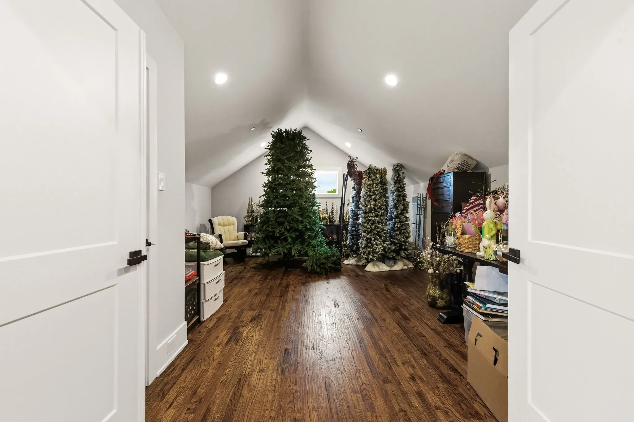 Single Family Residence For Sale in Collin County , 7851 Meadow Hill Drive, Frisco, Texas 75033, 5 Bedroom, 6 Bathroom, 5 Garage spaces, 6,343 Sqft, built in 2018, Preowned, Price $5,300,000, mls#21255553, Real Estate Agent in Frisco, Homes For Sale in Collin county, Homes For Sale in Frisco, Realtor in Frisco Texas, Real Estate Brokerage Independent Realty Texas, Luminita Cordes Realtor