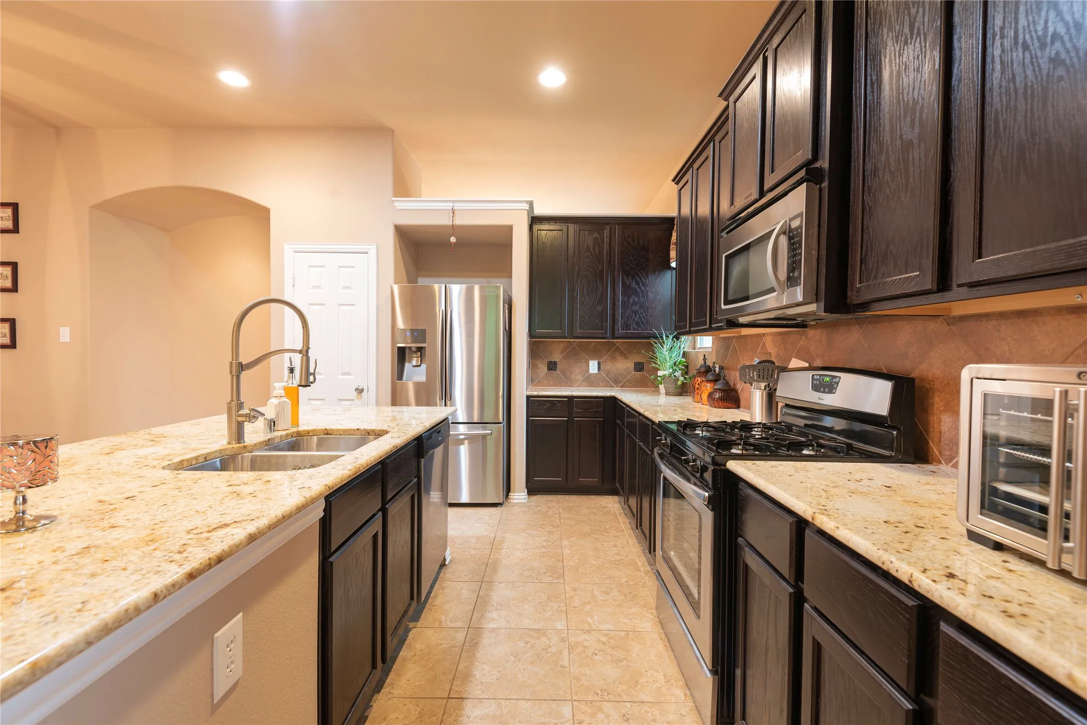 Single Family Residence For Sale in Collin County , 5320 Grovewood Drive, Mc Kinney, Texas 75071, 5 Bedroom, 3 Bathroom, 2 Garage spaces, 2,963 Sqft, built in 2012, mls#21256480, Real Estate Agent in Mc Kinney, Homes For Sale in Collin county, Homes For Sale in Mc Kinney, Realtor in Mc Kinney Texas, Real Estate Brokerage Independent Realty Texas, Luminita Cordes Realtor