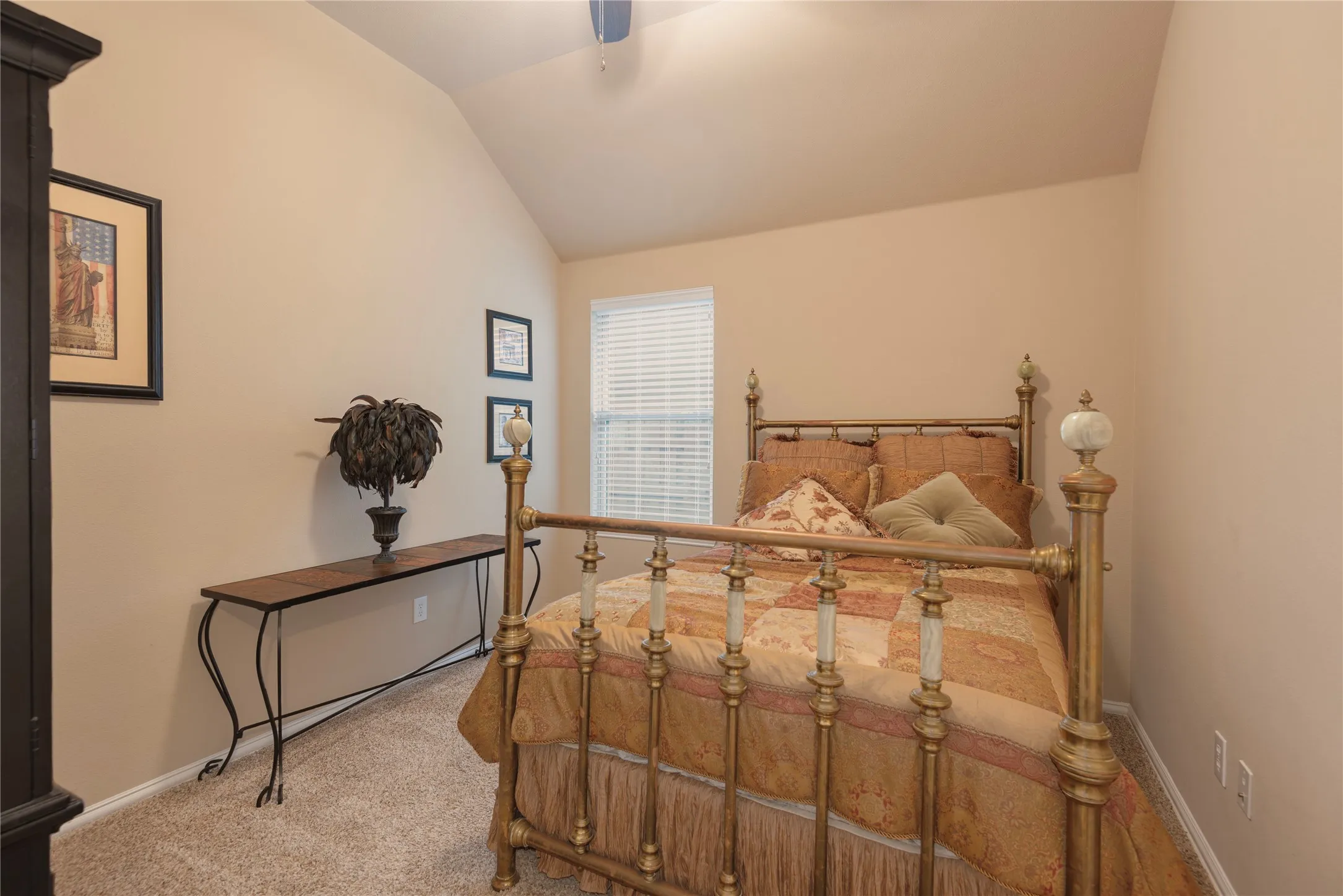 Secondary bedroom