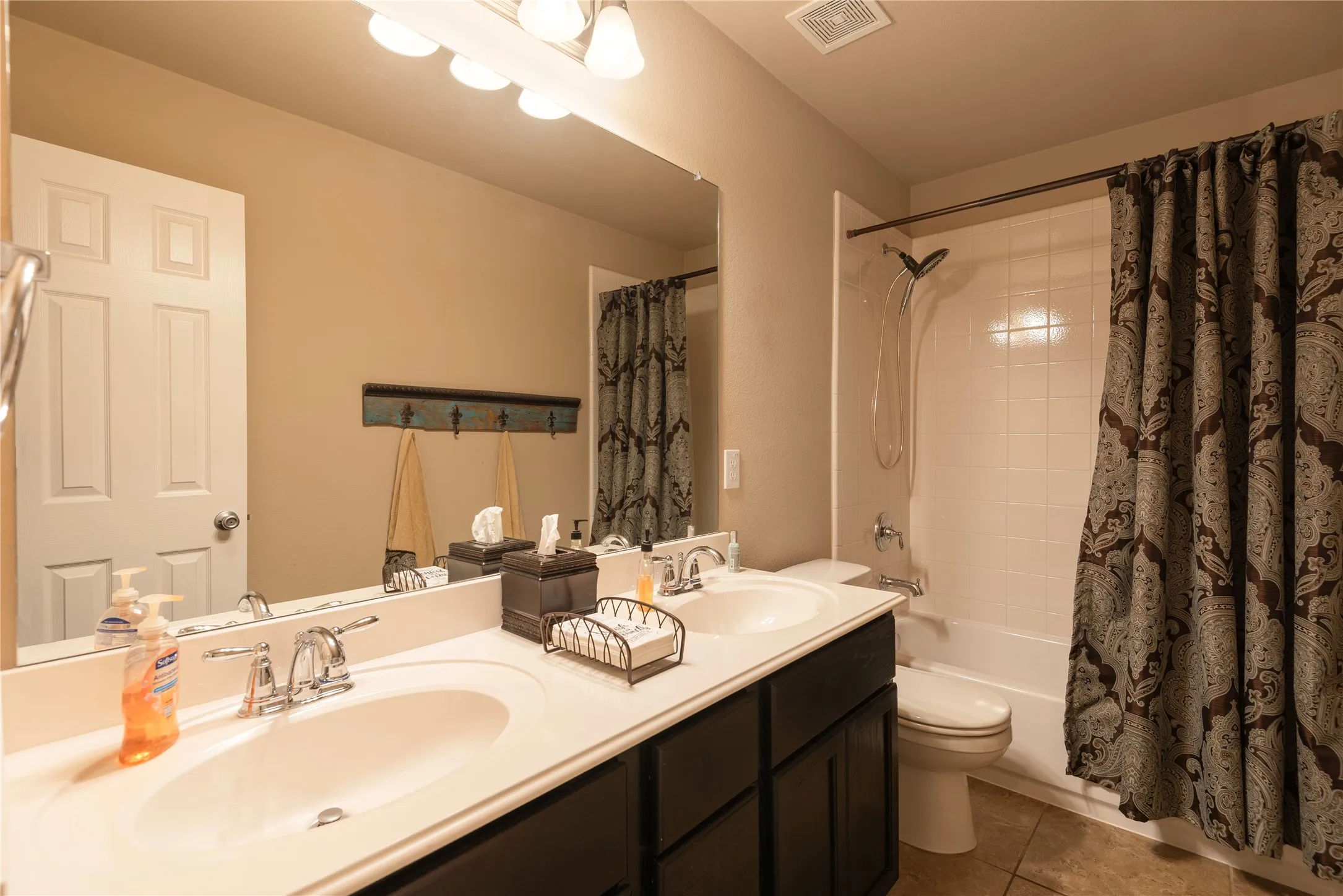 Single Family Residence For Sale in Collin County , 5320 Grovewood Drive, Mc Kinney, Texas 75071, 5 Bedroom, 3 Bathroom, 2 Garage spaces, 2,963 Sqft, built in 2012, mls#21256480, Real Estate Agent in Mc Kinney, Homes For Sale in Collin county, Homes For Sale in Mc Kinney, Realtor in Mc Kinney Texas, Real Estate Brokerage Independent Realty Texas, Luminita Cordes Realtor