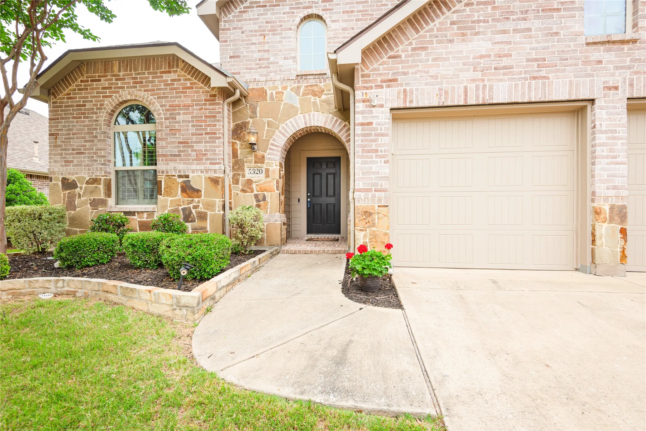 Single Family Residence For Sale in Collin County , 5320 Grovewood Drive, Mc Kinney, Texas 75071, 5 Bedroom, 3 Bathroom, 2 Garage spaces, 2,963 Sqft, built in 2012, mls#21256480, Real Estate Agent in Mc Kinney, Homes For Sale in Collin county, Homes For Sale in Mc Kinney, Realtor in Mc Kinney Texas, Real Estate Brokerage Independent Realty Texas, Luminita Cordes Realtor